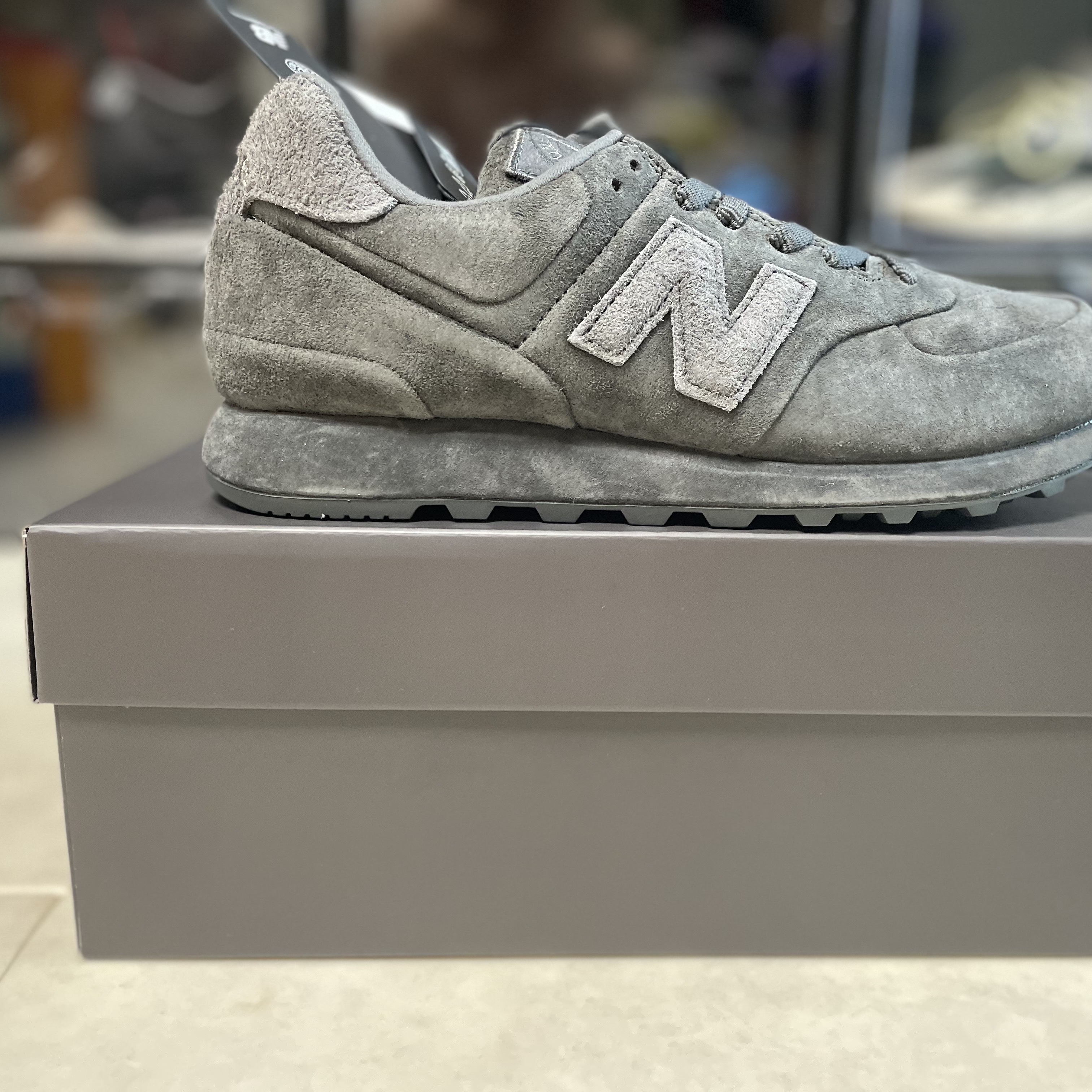 New Balance x Stone Island 574 Ghost Dark Grey 착용 스타일 - 3