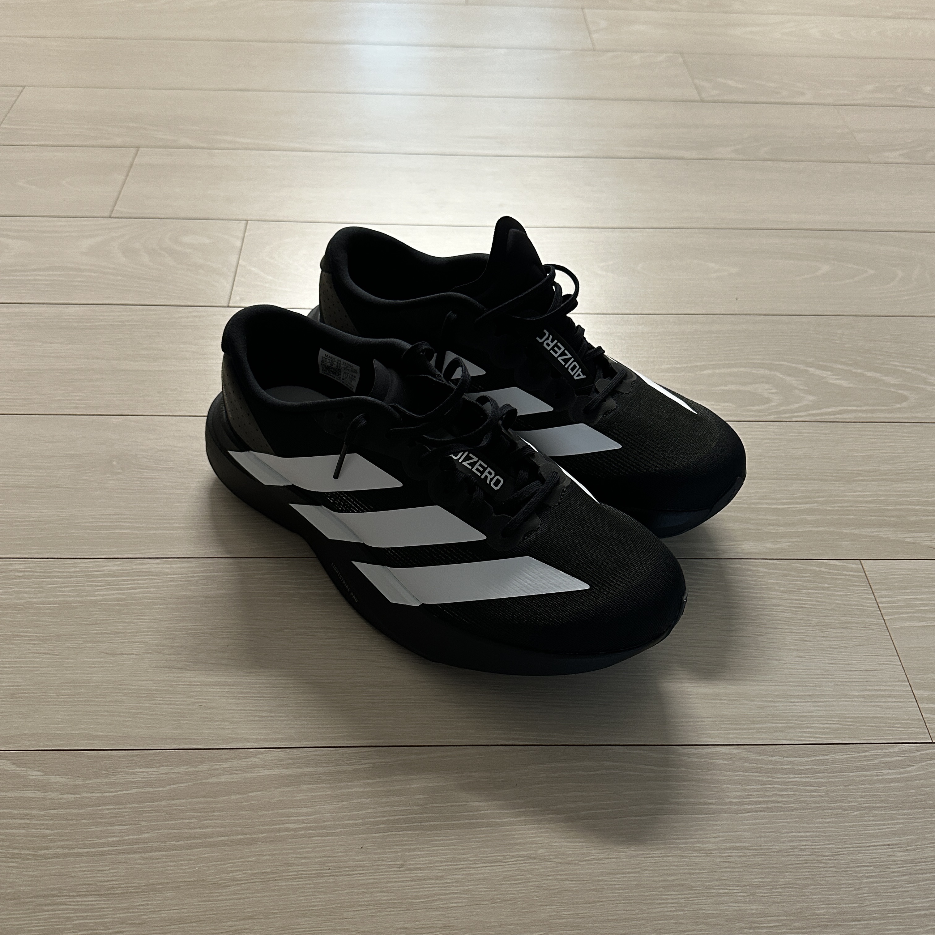Adidas Adizero EVO SL Core Black Cloud White 착용 스타일 - 2