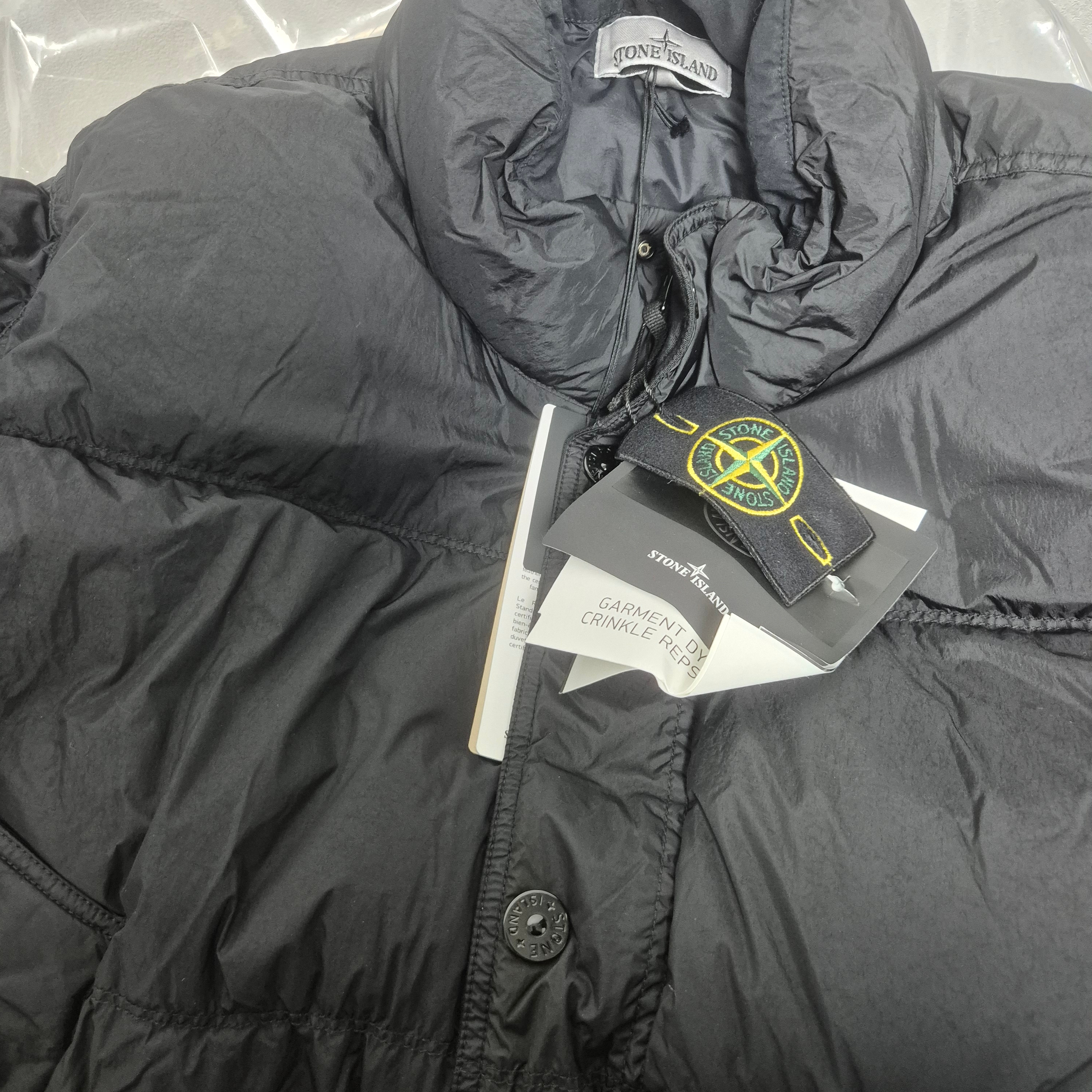 Stone Island 4100010 Crinkle Reps NY Recycled Nylon Down Jacket with Wind Resistant Black - 25FW 착용 스타일 - 3