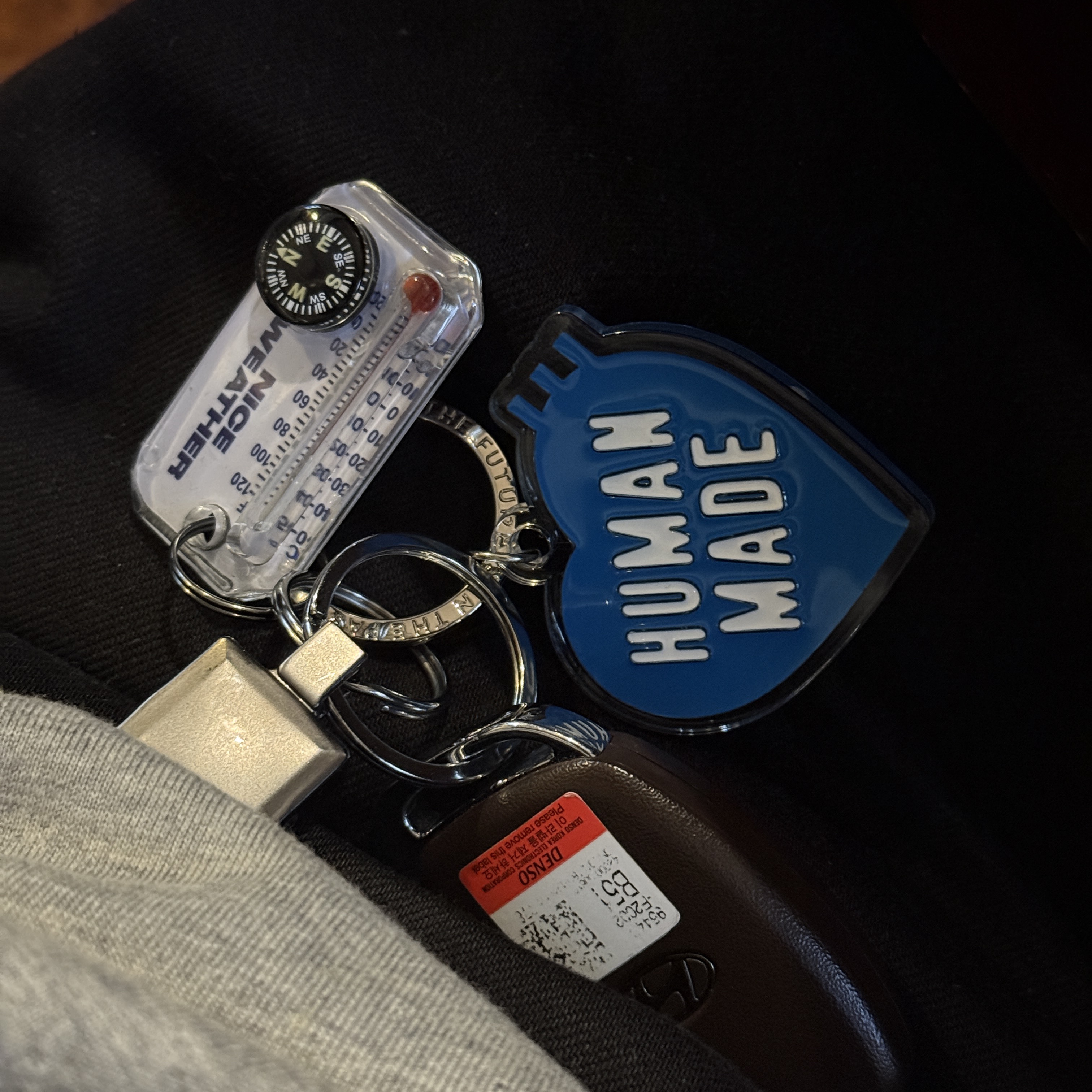 Human Made Acrylic Heart Keyring Blue, Nice Weather Thermometer Keyring White 착용 스타일