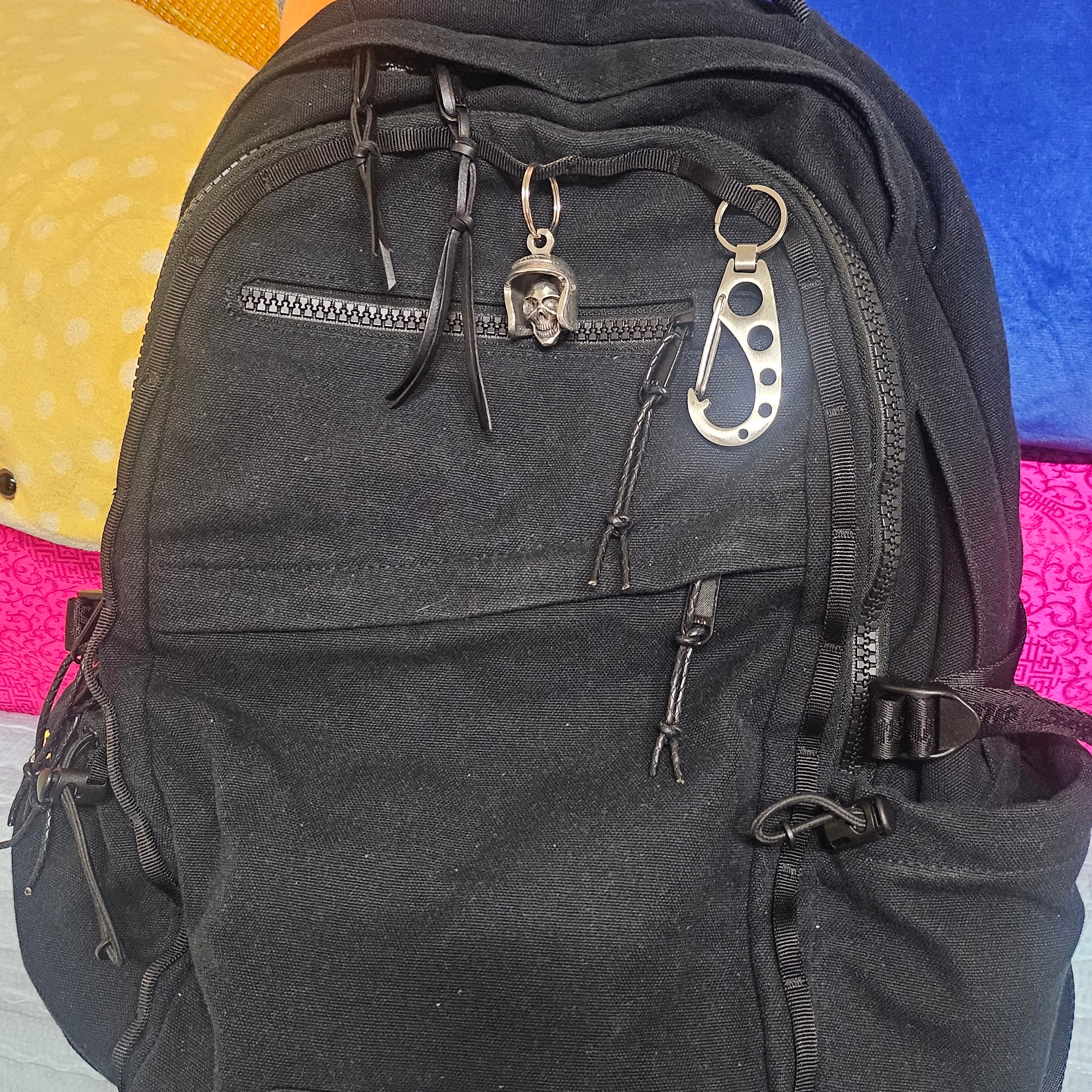 Supreme Skull Bell Keychain Silver - 25SS, Supreme Backpack Black - 25SS 착용 스타일
