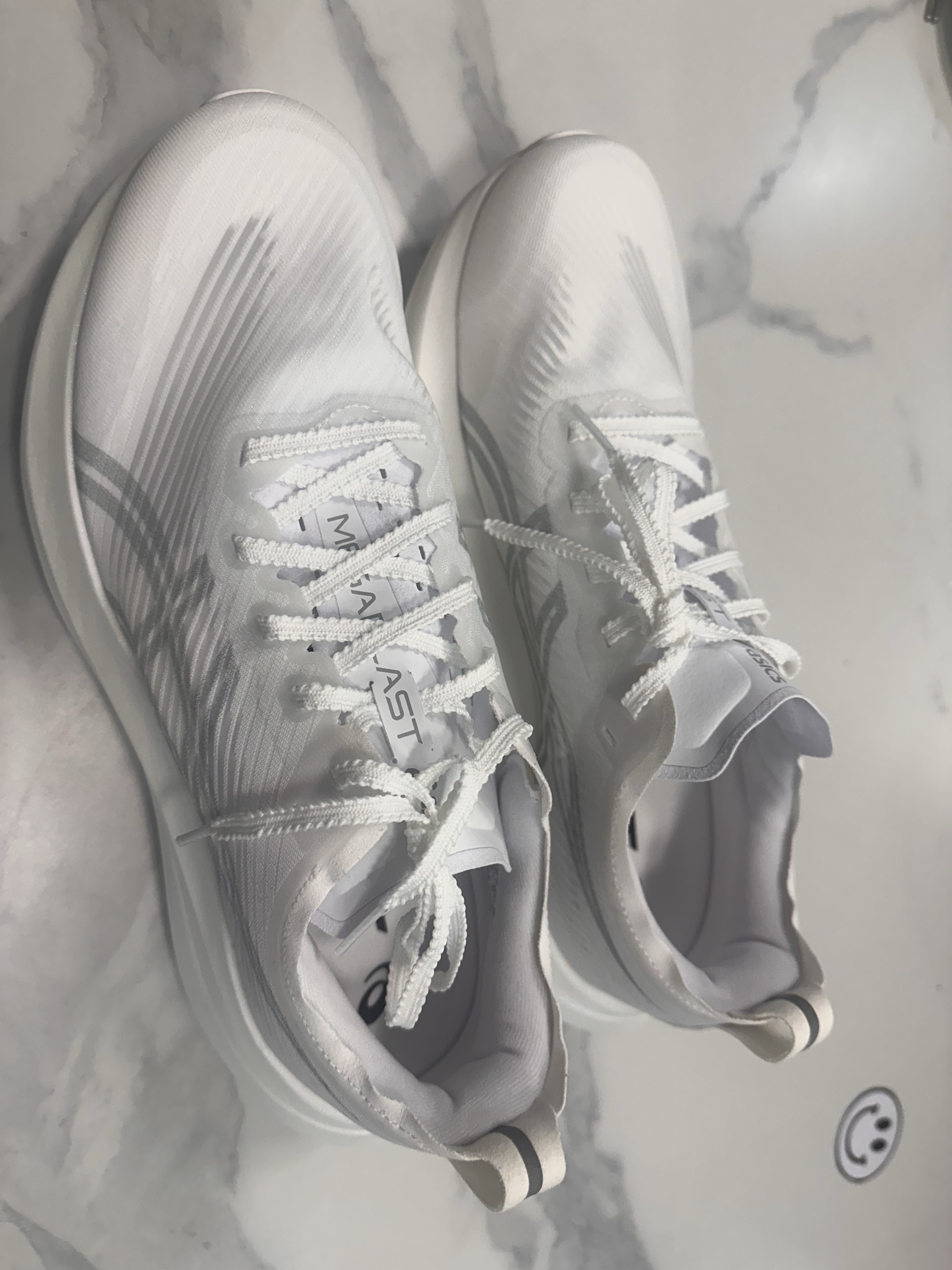 Asics Megablast White Piedmont Grey 착용 스타일