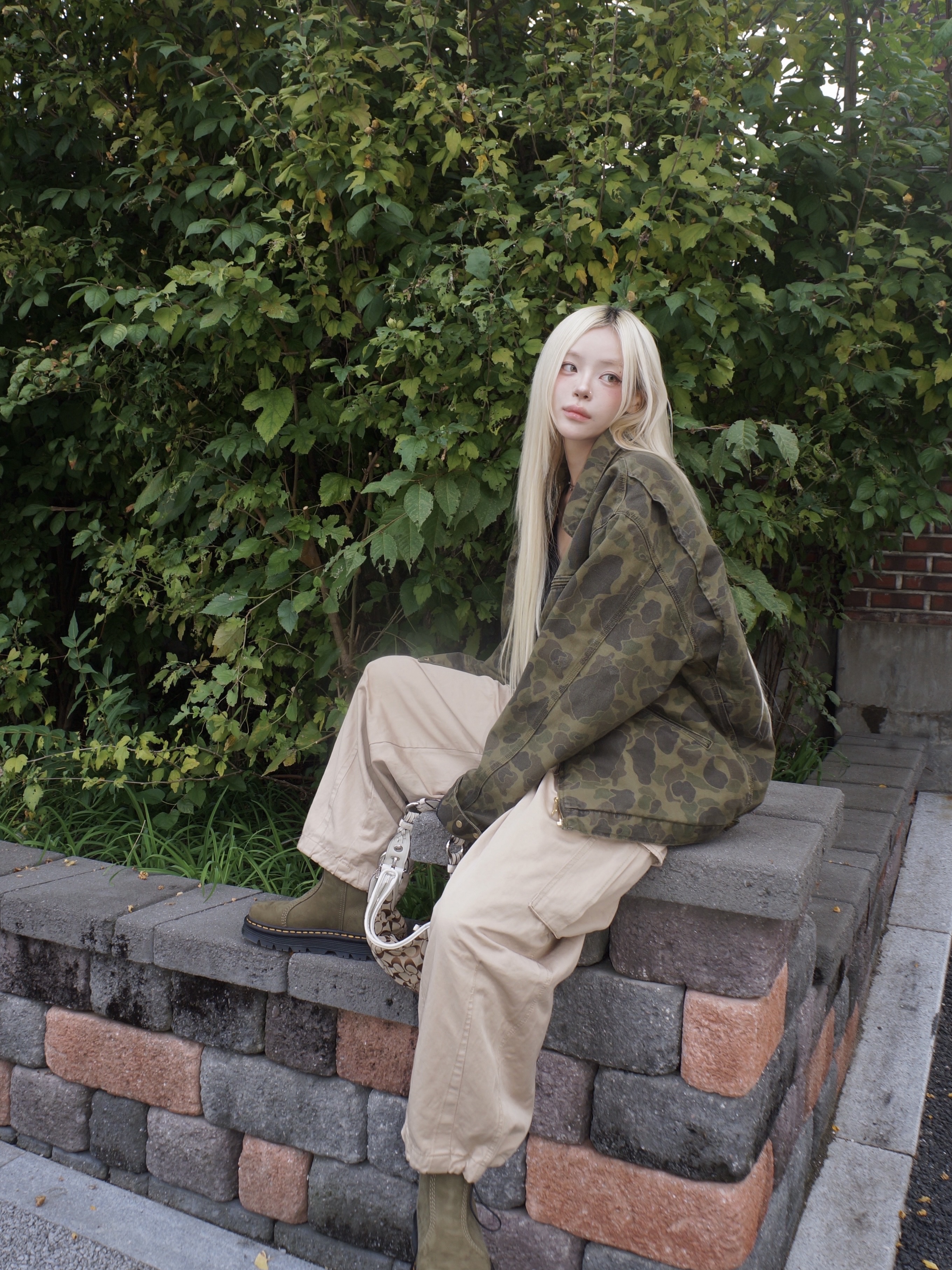(W) Dr. Martens Zebzag Rigger Leather Boots DMS Olive 착용 스타일 - 7