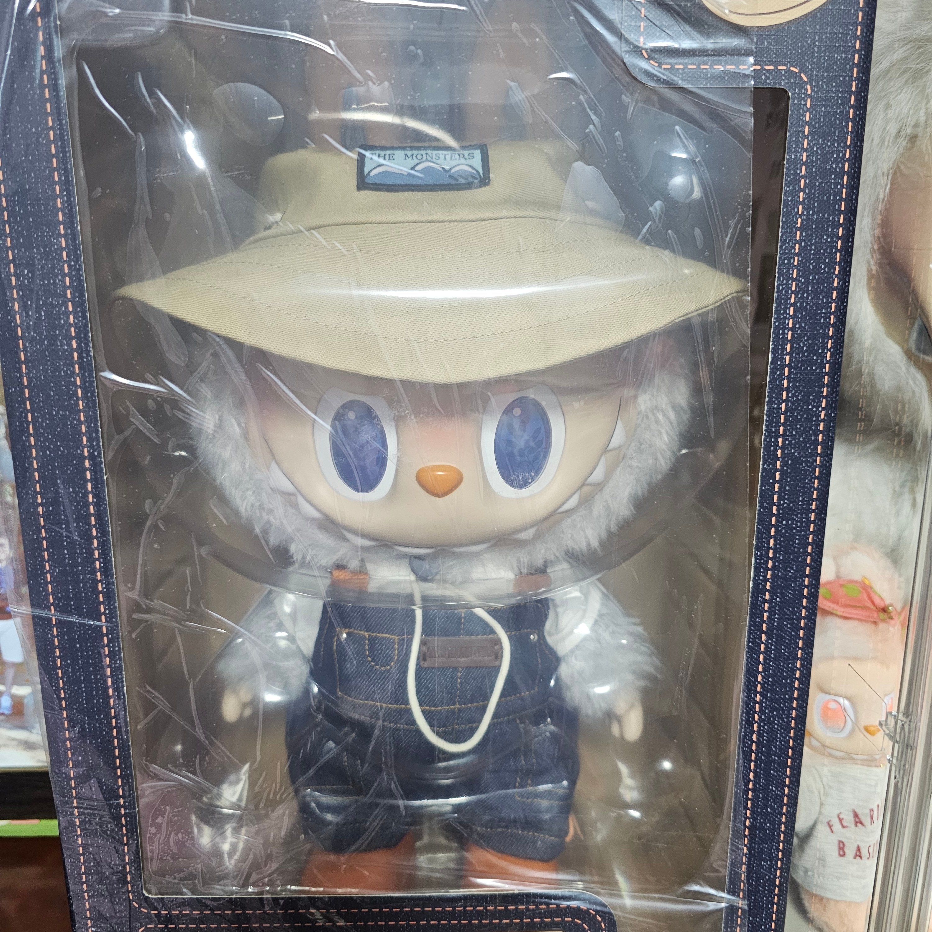 Pop Mart The Monsters Fall In Wild Labubu Series Plush Doll 착용 스타일