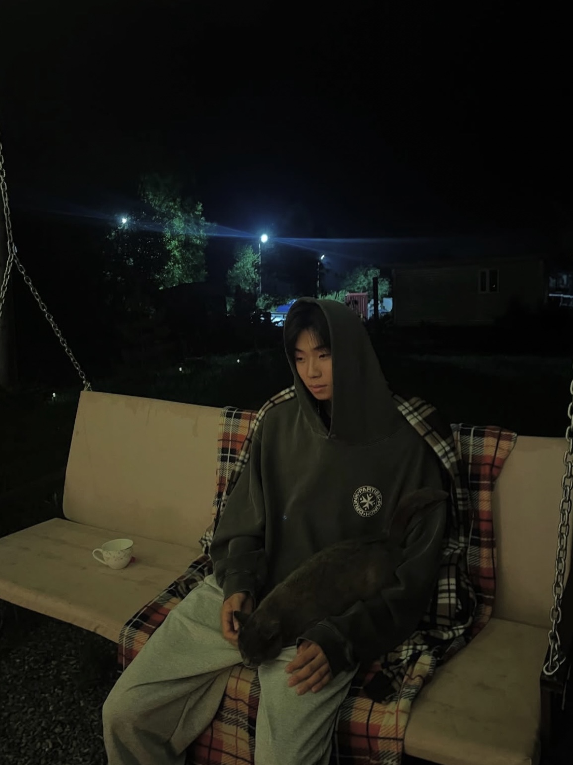 Punch Drunk Parties Circle Logo Garment Dyed Hoodie Charcoal 착용 스타일 - 1