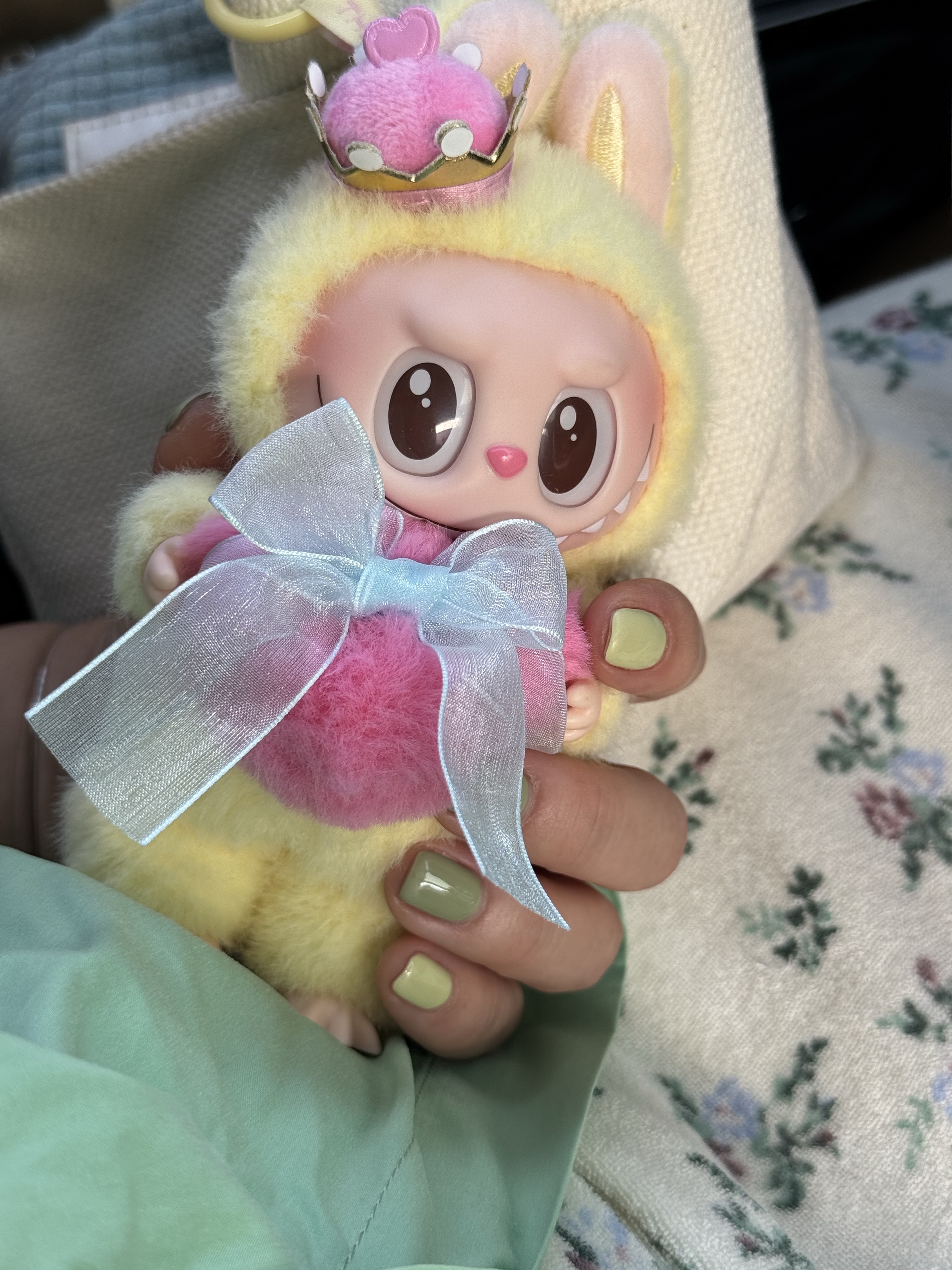 Pop Mart The Monsters Checkmate Series Plush Keyring 착용 스타일