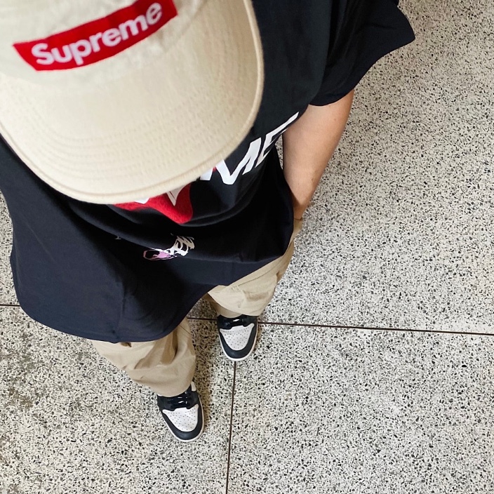 Supreme Announcing T-Shirt Black - 25SS 착용 스타일