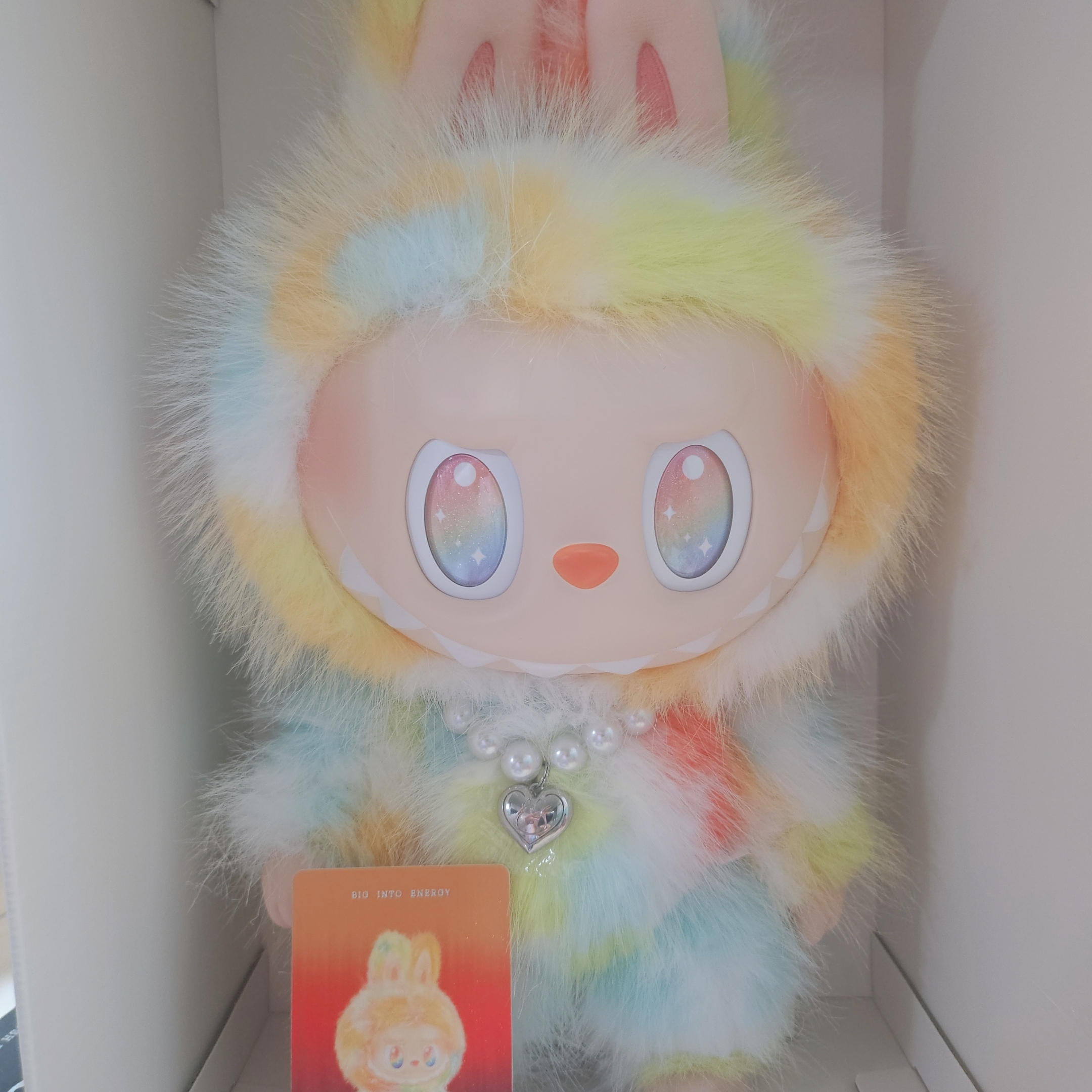 Pop Mart Labubu The Monsters Big Into Energy Series-Rock The Universe Vinyl Plush Doll 착용 스타일