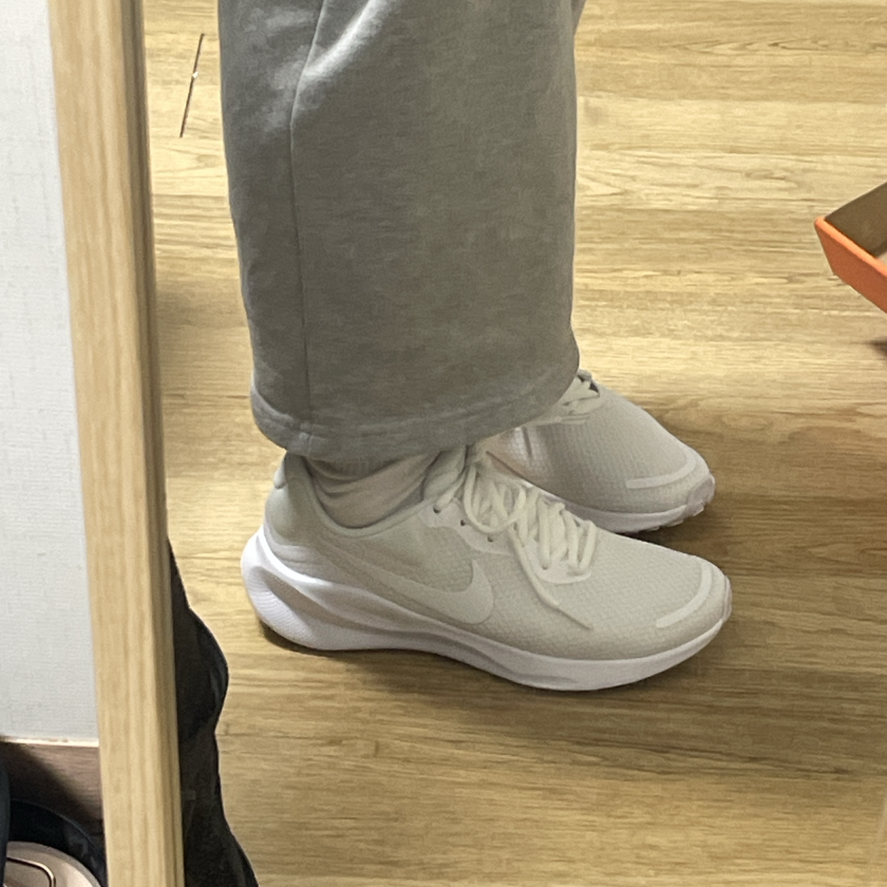 (W) Nike Revolution 7 White 착용 스타일 - 2
