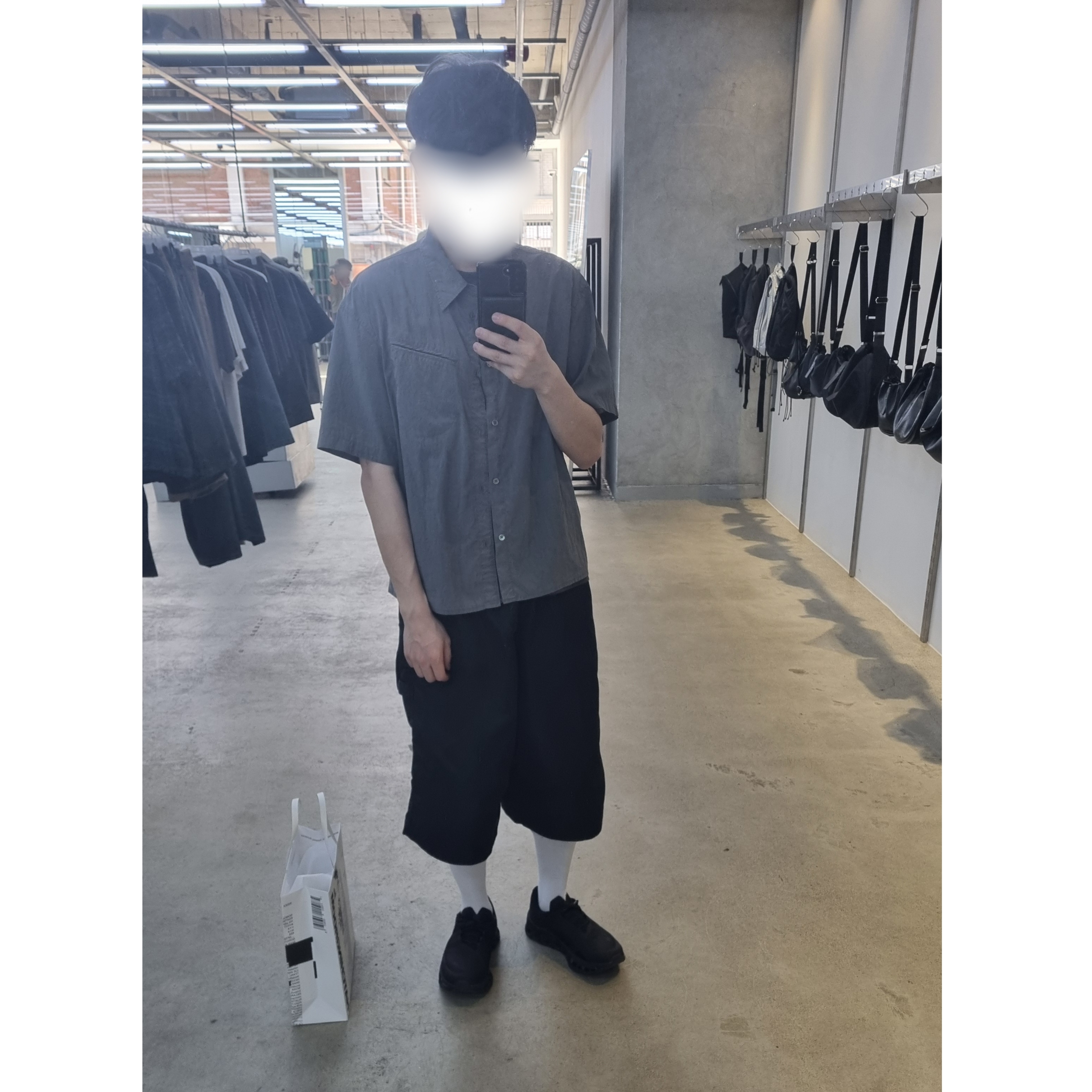MJD Re-Nylon Wide Carpenter Bermuda Pants Black, MJD Re-Nylon Wide Carpenter Bermuda Pants Black 착용 스타일 - 1