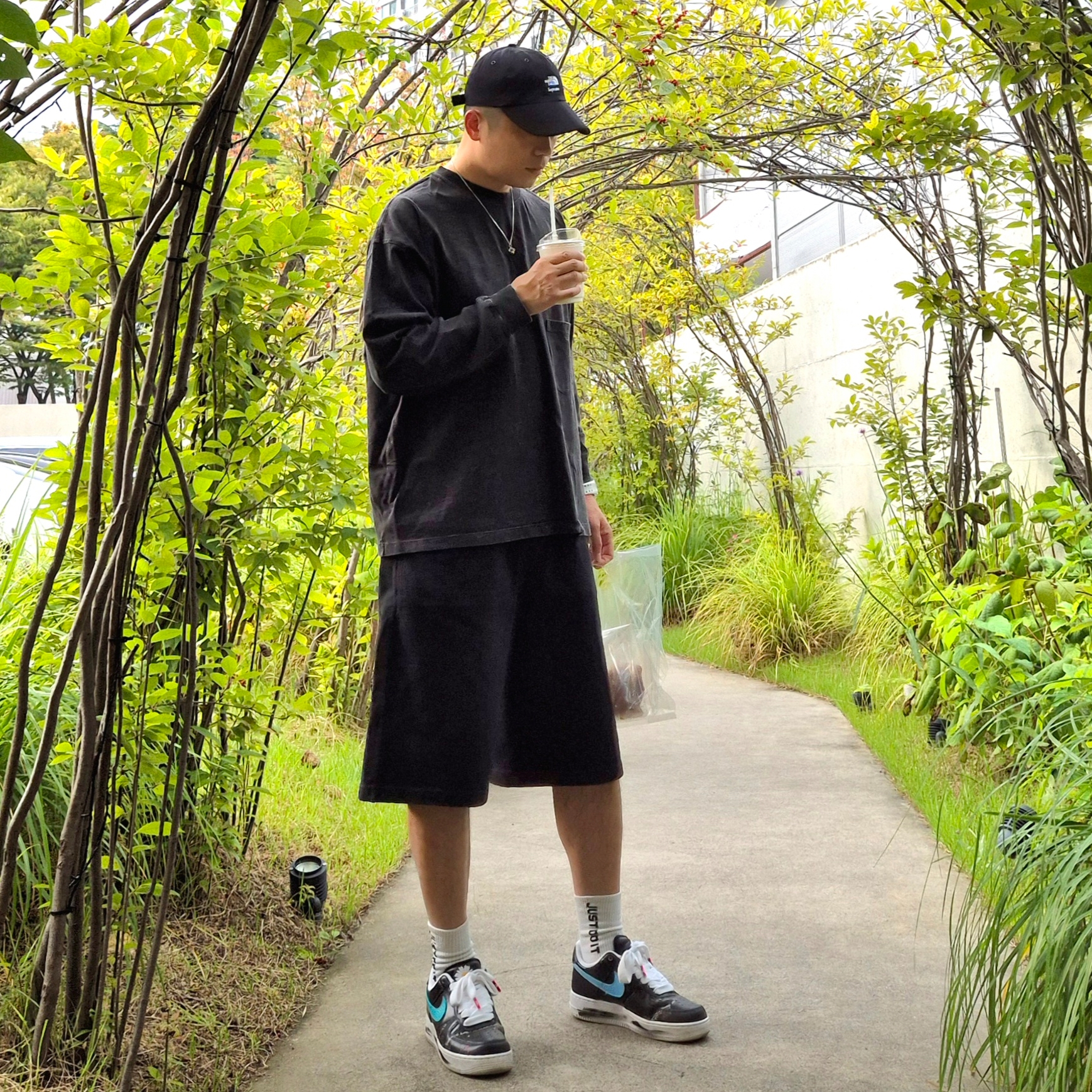 Nike x Peaceminusone Air Force 1 Low Para-Noise 3.0 Black and Multicolor, Nonenon Dice Necklace 착용 스타일 - 3