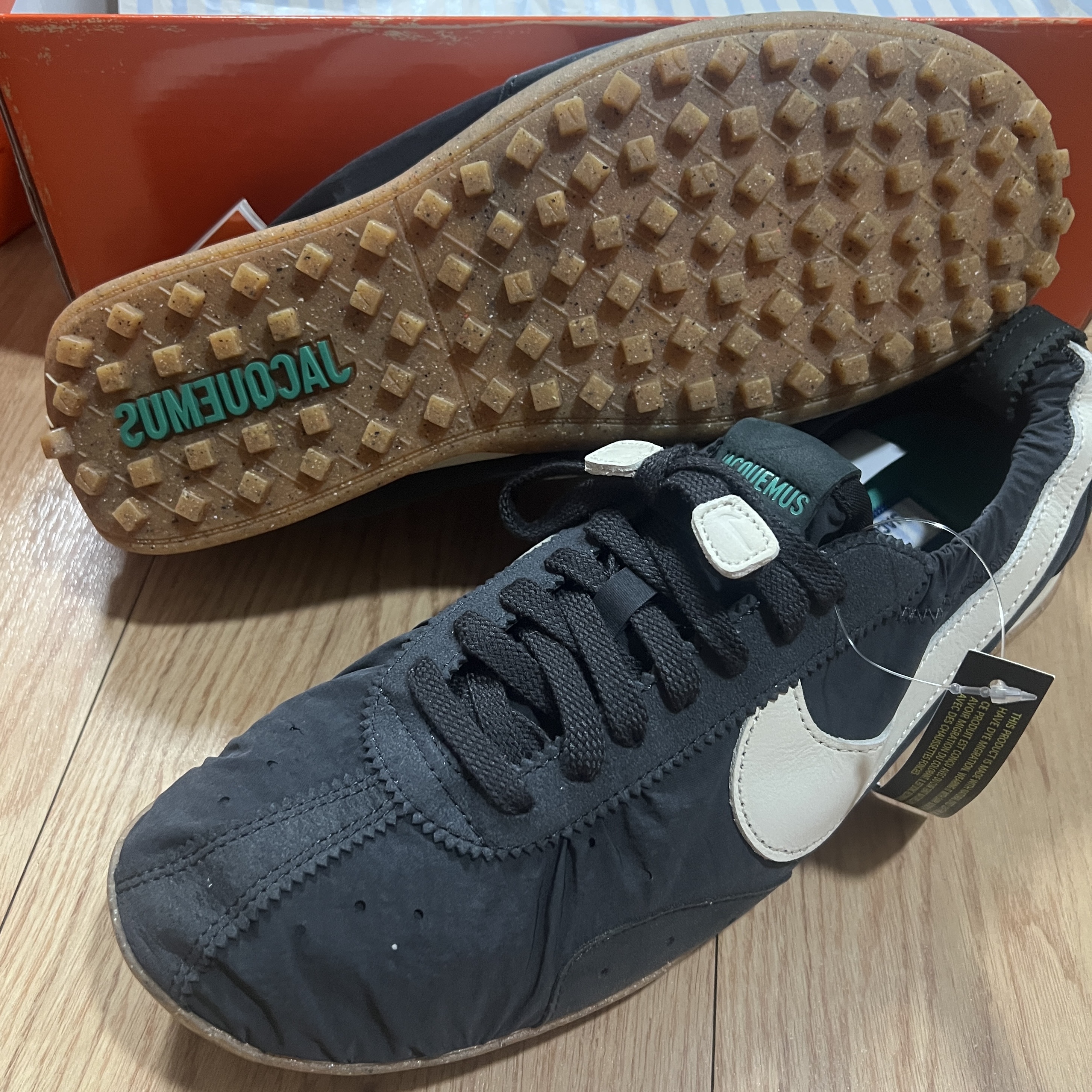 Nike x Jacquemus Moon Shoe SP Off Noir Cashmere 착용 스타일 - 1