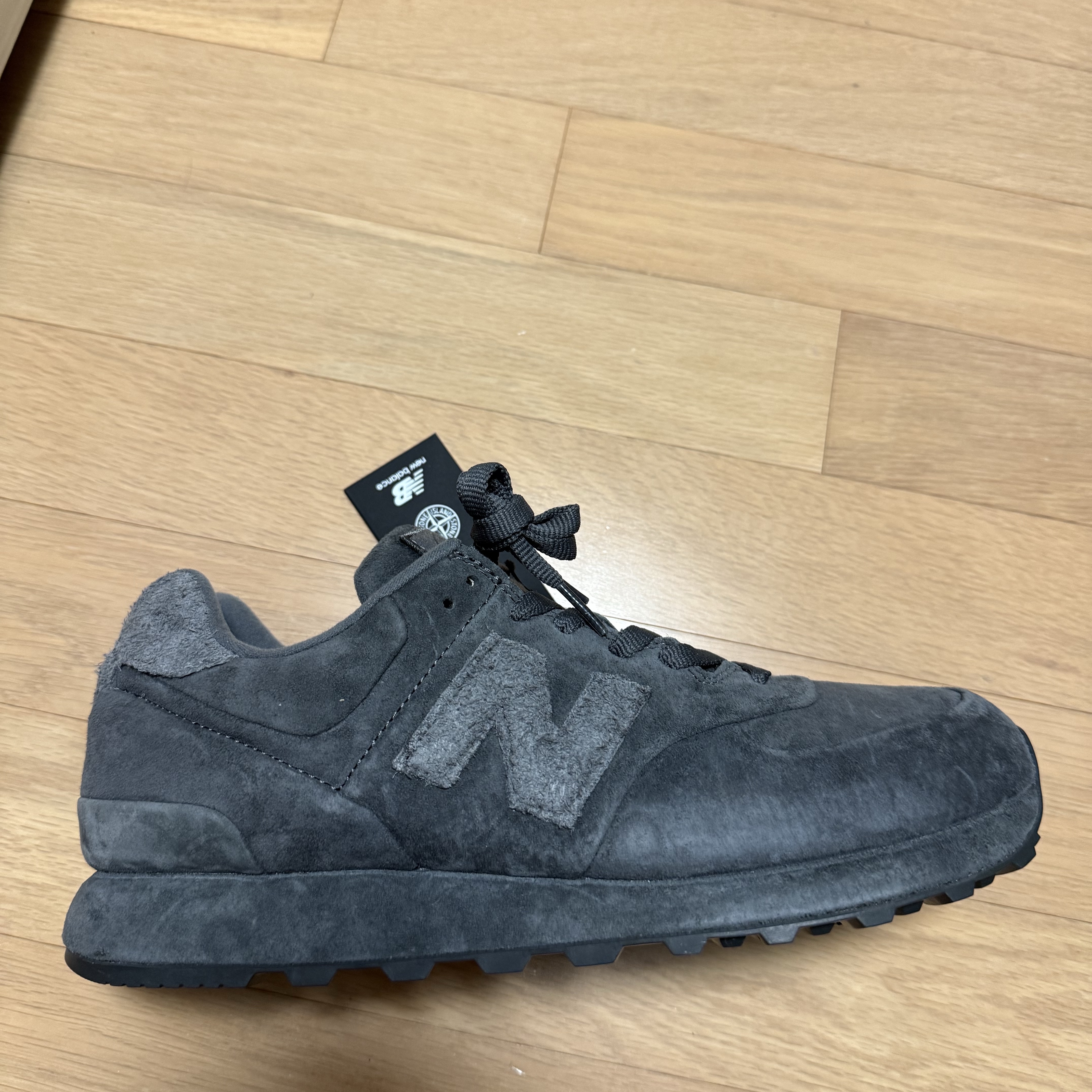 New Balance x Stone Island 574 Ghost Dark Grey 착용 스타일 - 1