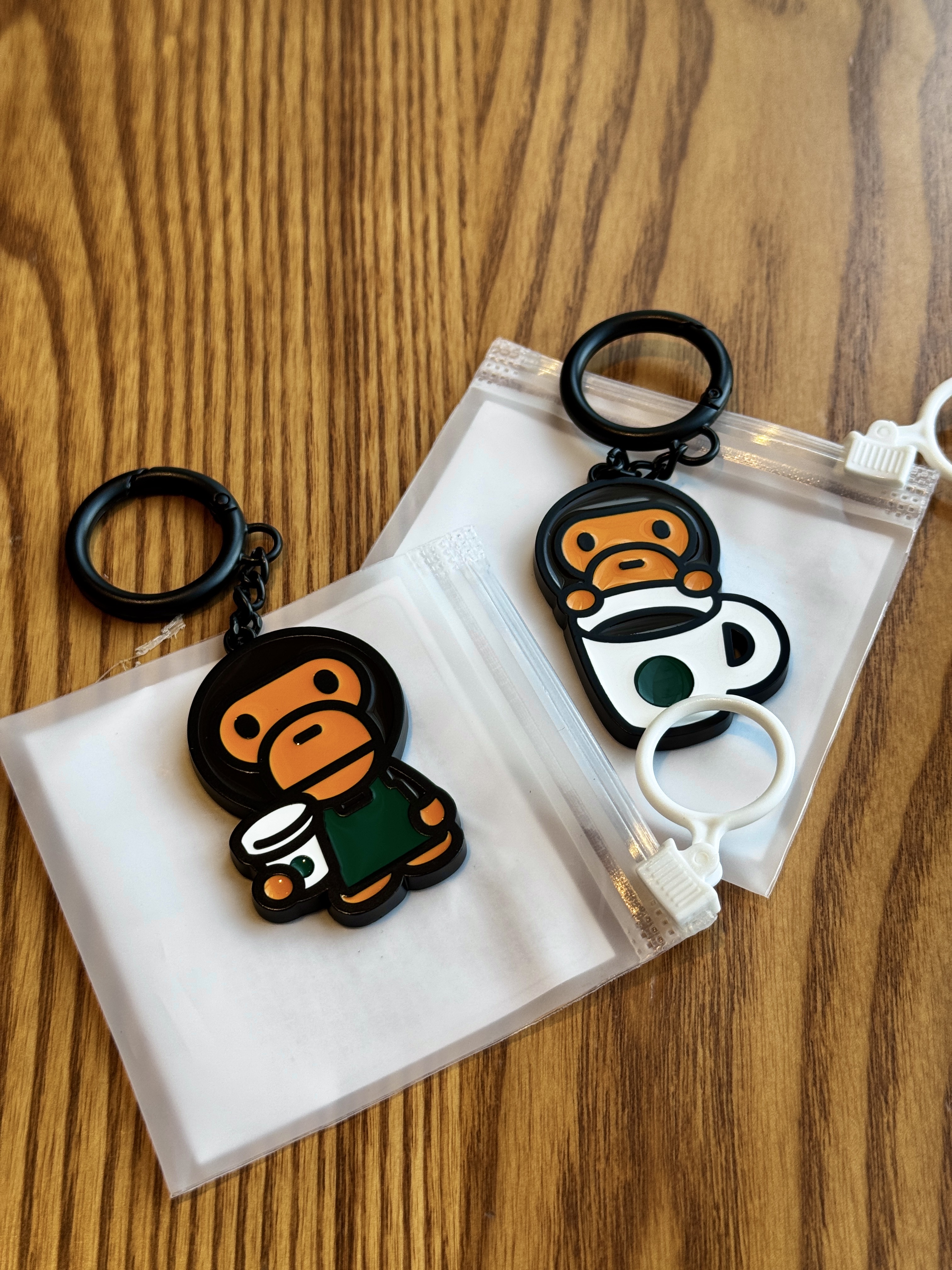 Starbucks x BAPE Baby Milo Keychain, Starbucks x BAPE Baby Milo Keychain 착용 스타일