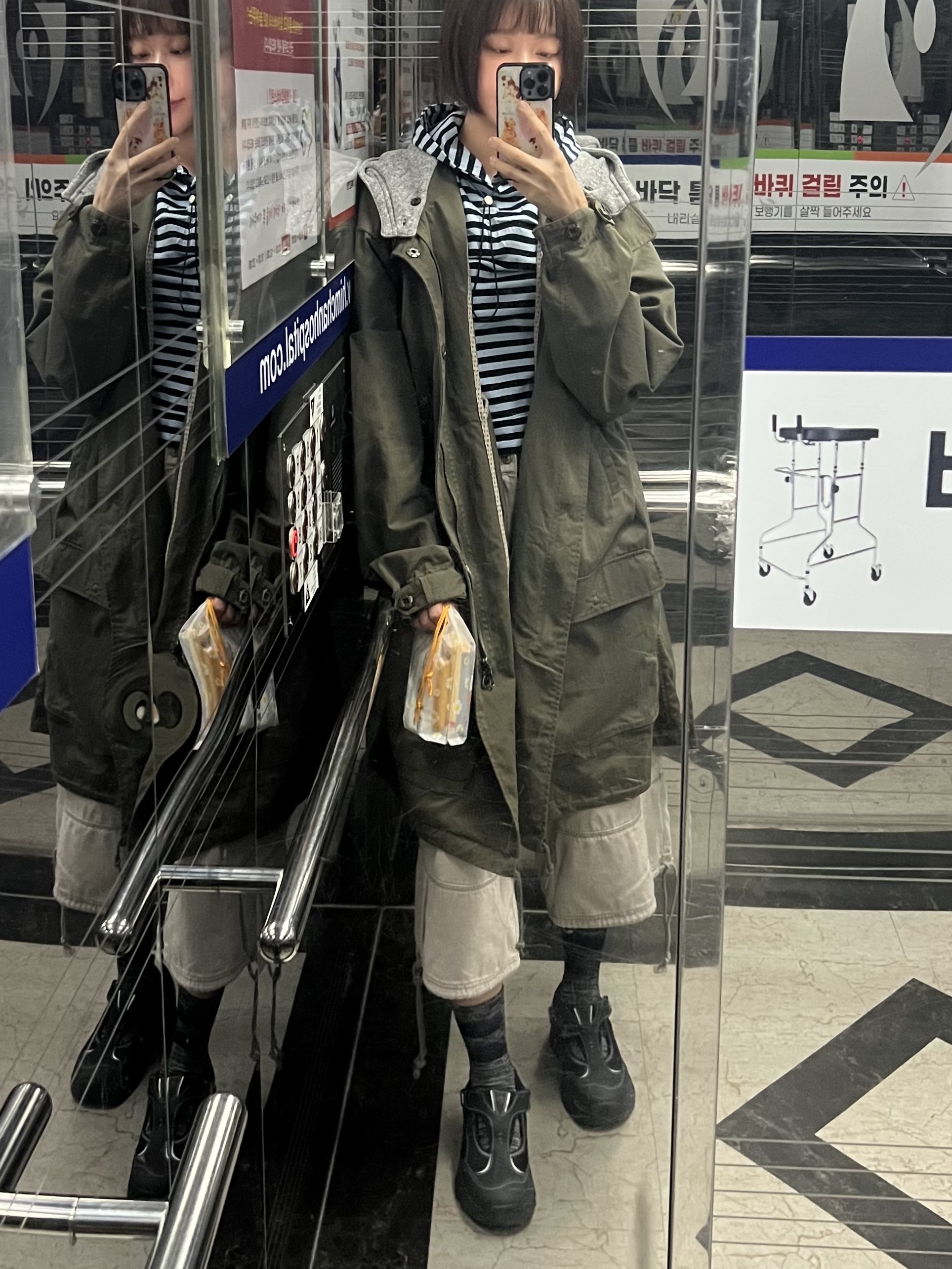 (W) Honsby Darling Harbour2 Black, COYSEIO Oxford Zigzag Pants Beige 착용 스타일
