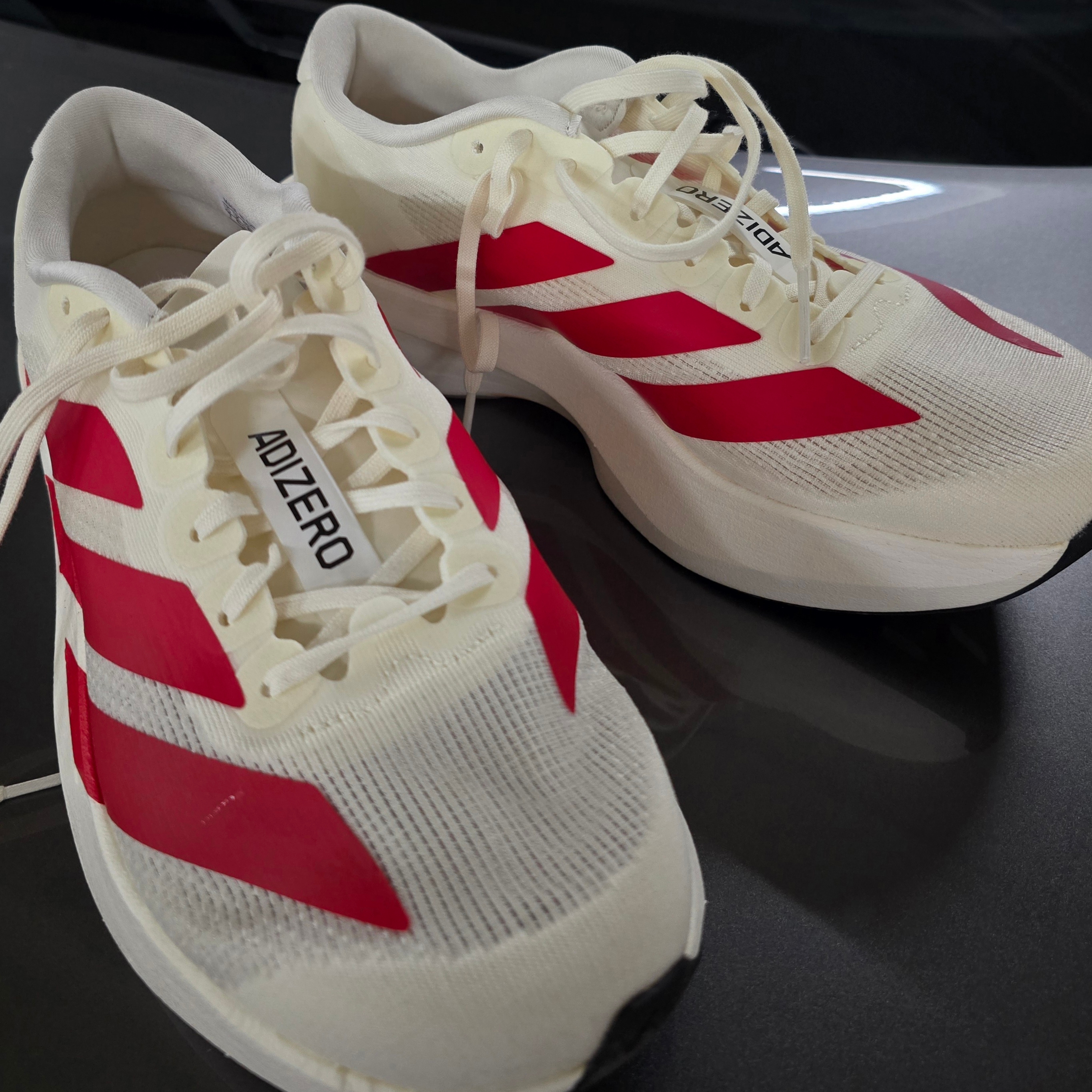 Adidas Adizero EVO SL Off White Better Scarlet 착용 스타일 - 2