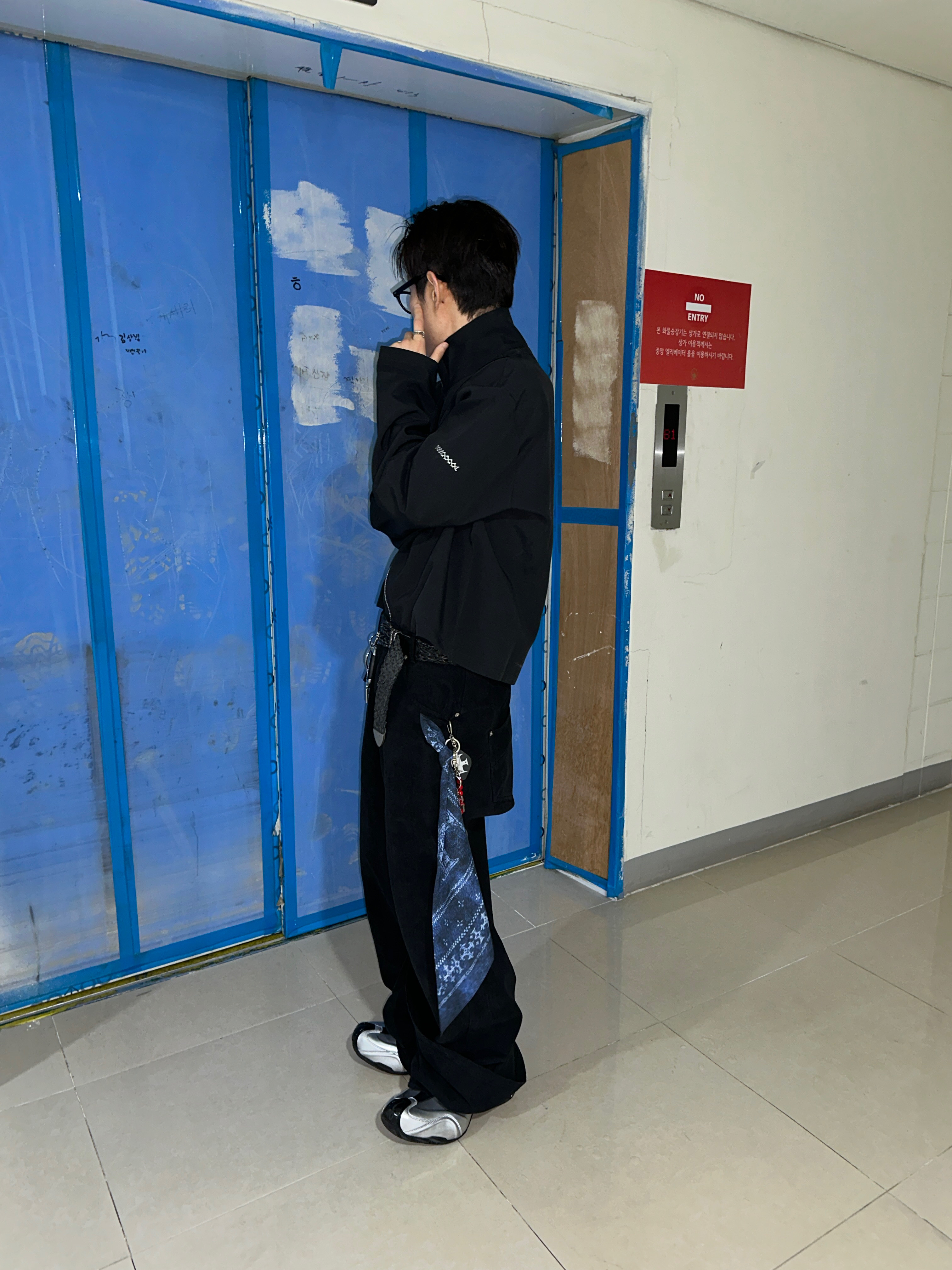 [더블적립]Farfromwhat Far Structured Hem Pants, [더블적립]Farfromwhat Far Weaving Belt Black 착용 스타일 - 2
