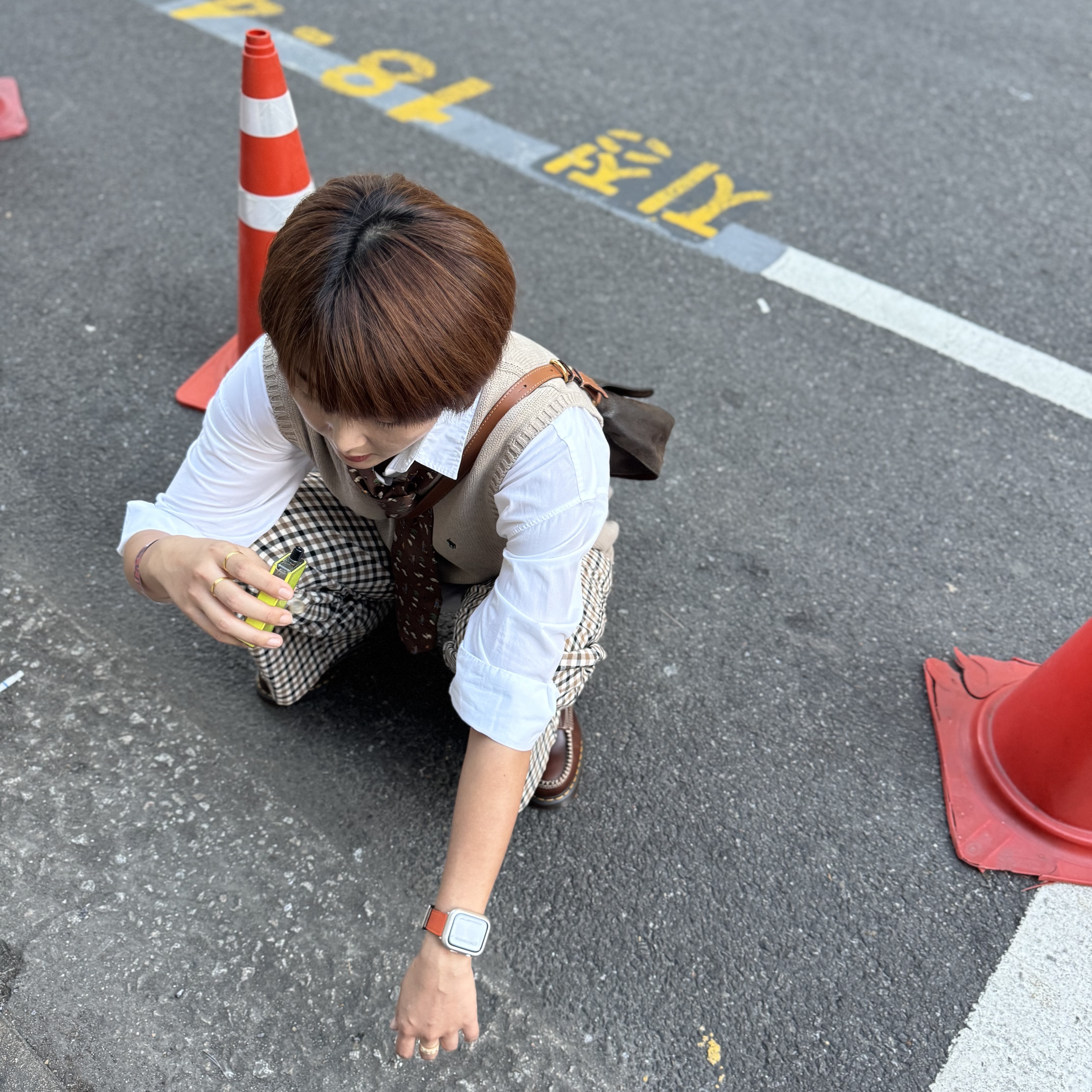 Dr. Martens Lowell Leather Moc Toe Shoes Butterscotch Orleans 착용 스타일