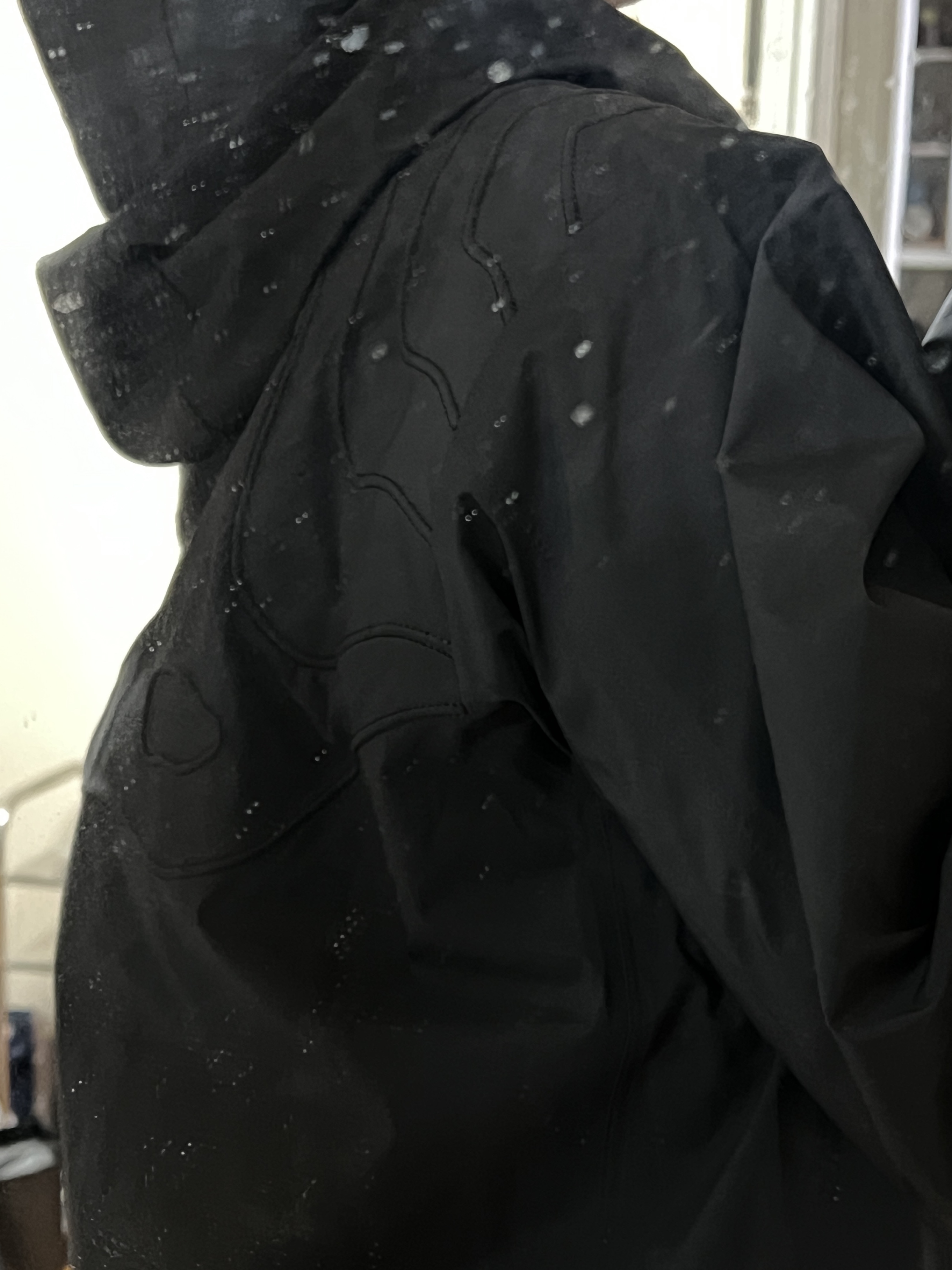 Sansan Gear Alea Shell Jacket Black 착용 스타일 - 2