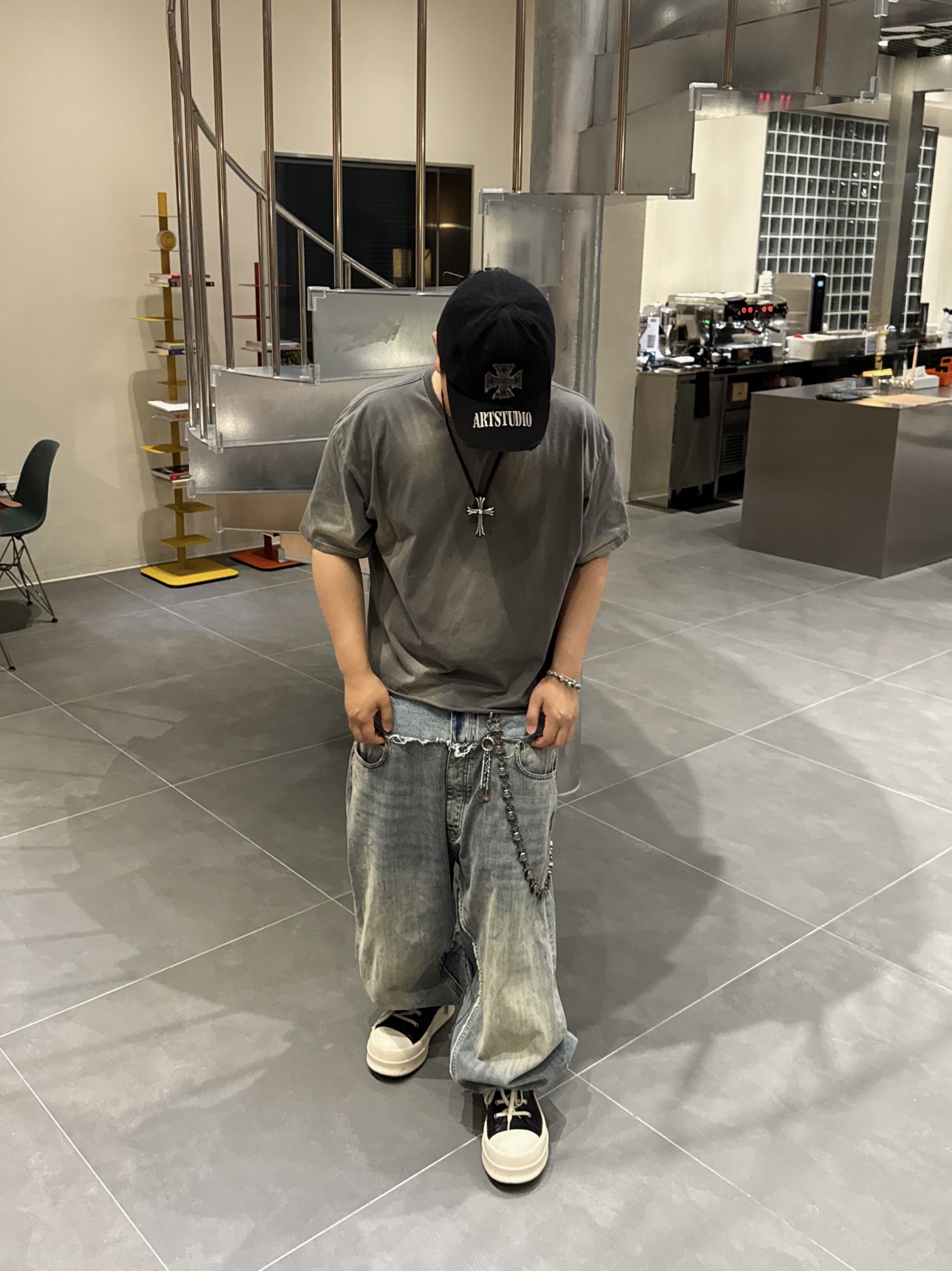 Rick Owens Luxor Mega Bumper Sneakers Black Milk 착용 스타일