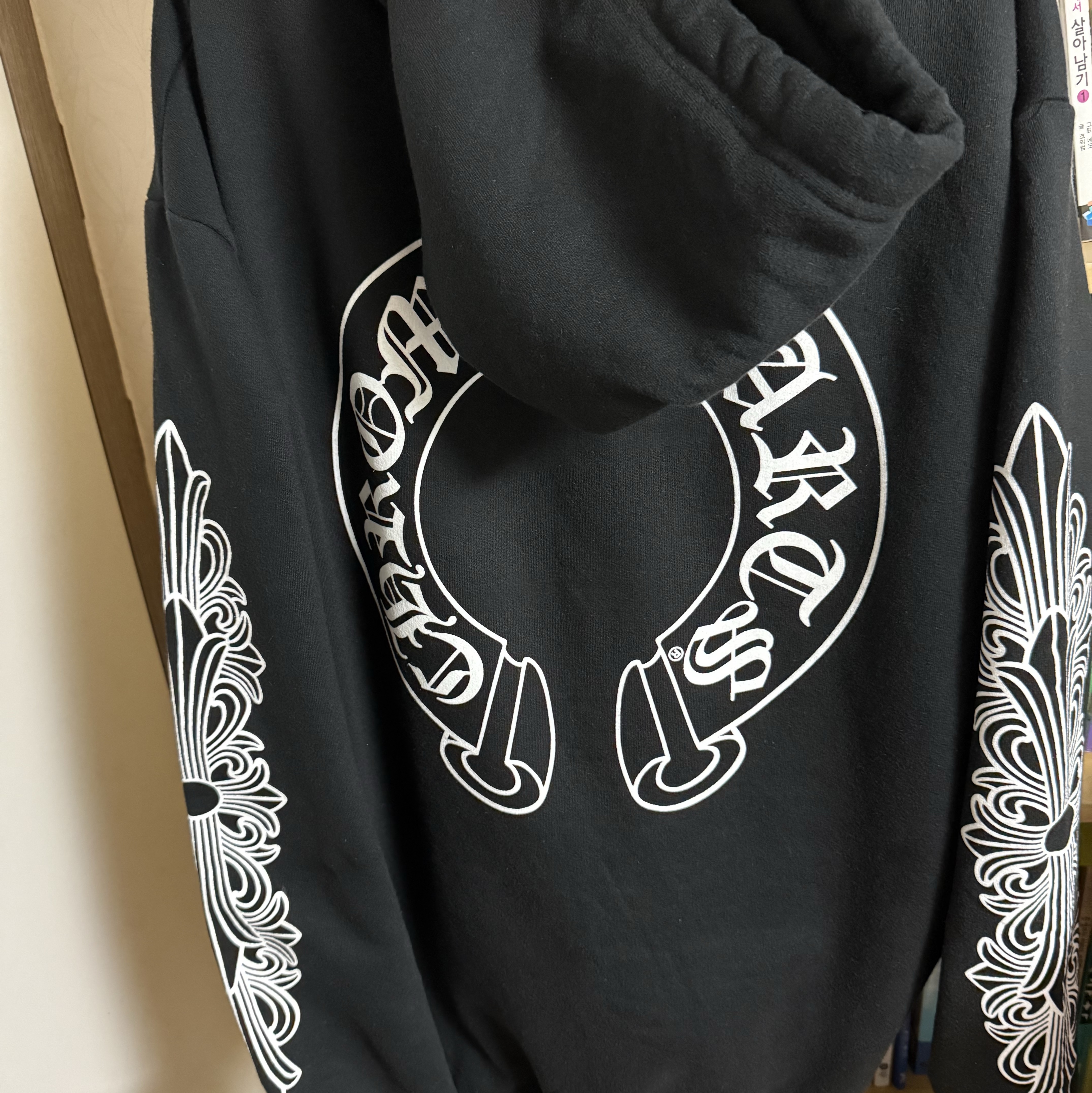 Chrome Hearts Horseshoe Floral Hoodie Black 착용 스타일