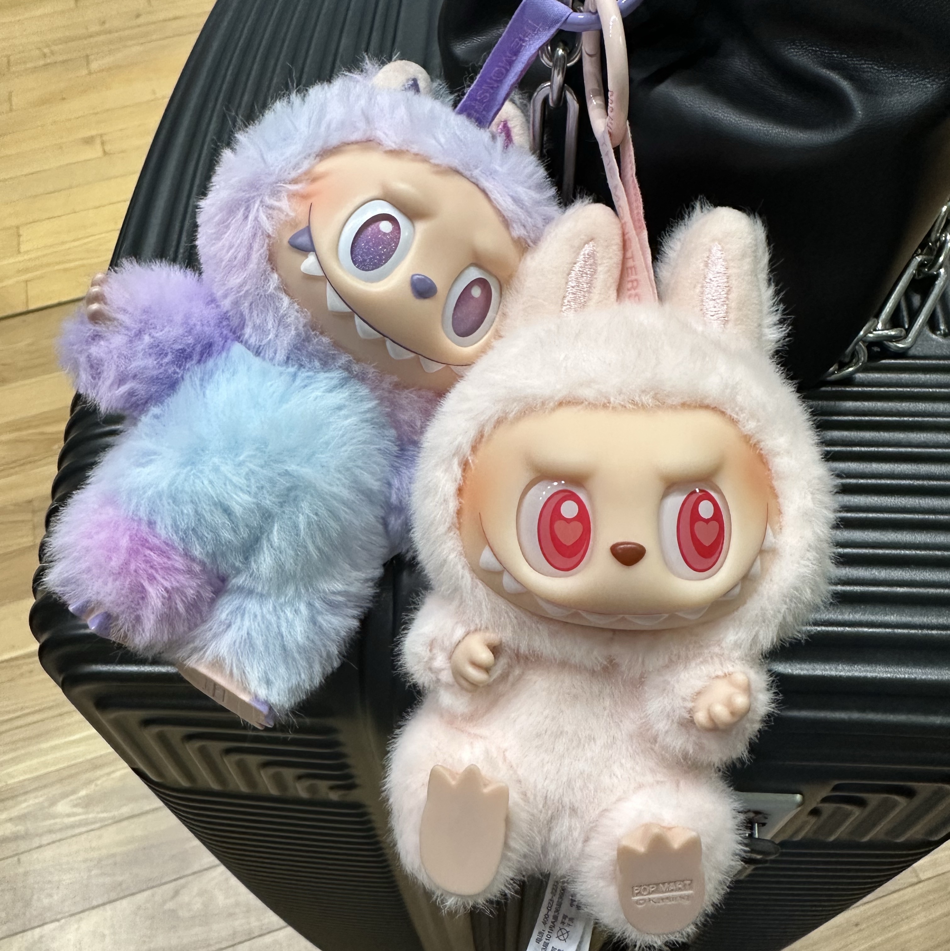 Pop Mart Labubu Let's Play Together Doll Series Dada Keyring (Opened Case), Pop Mart Labubu The Monsters Highlight Series Luck Keyring (Opened Case) 착용 스타일