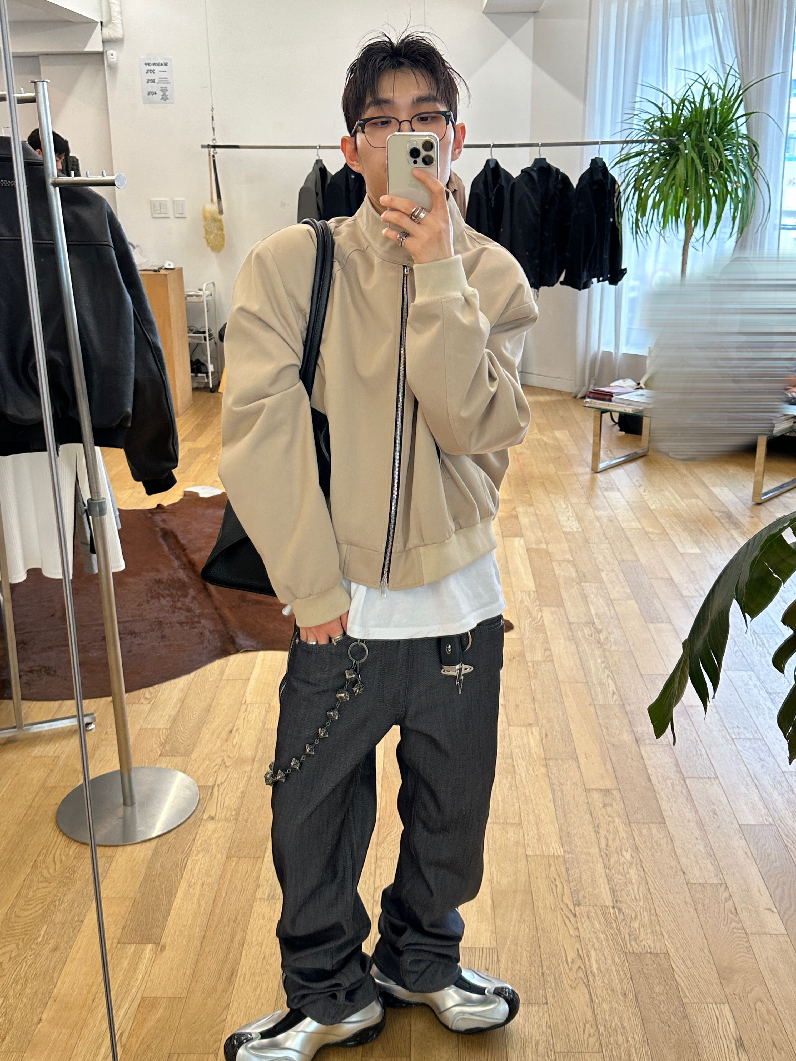 Junne J41 Shoulder Windbreaker Jacket Black, Junne J46 Fleece Zip-up Jacket Grey 착용 스타일 - 9