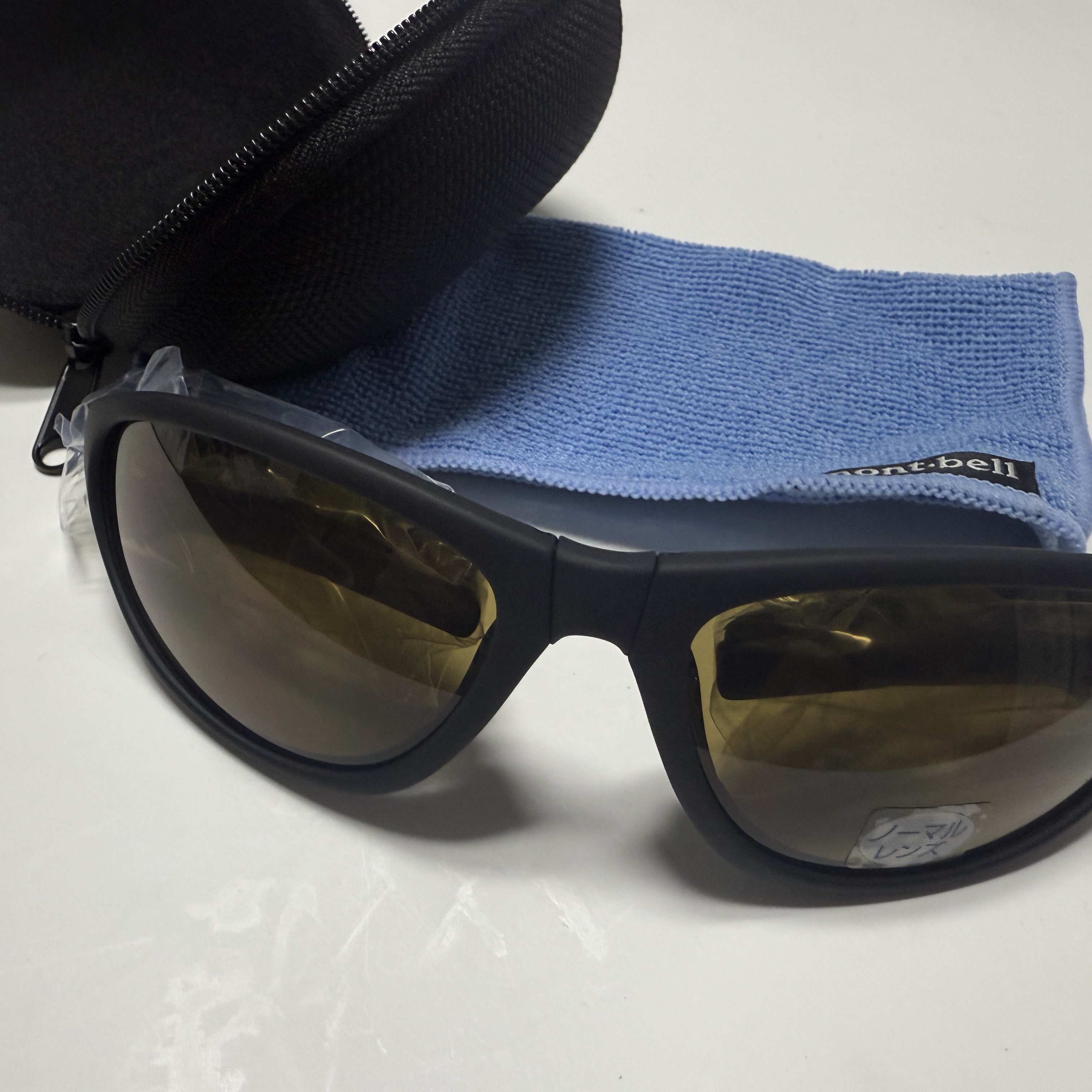 Montbell Trekking Glasses Black Brown 착용 스타일 - 1