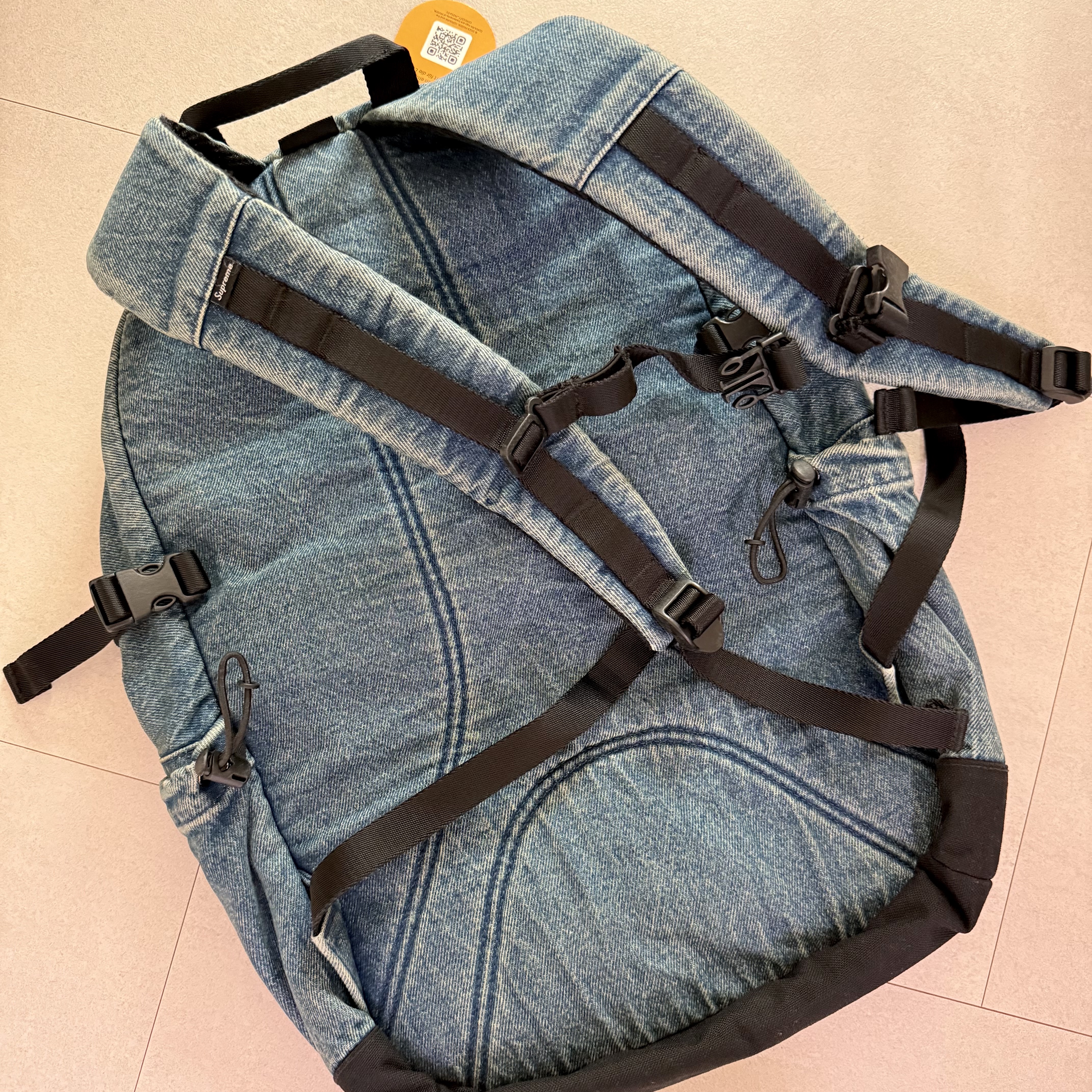Supreme Denim Backpack Washed Indigo - 25FW 착용 스타일 - 2