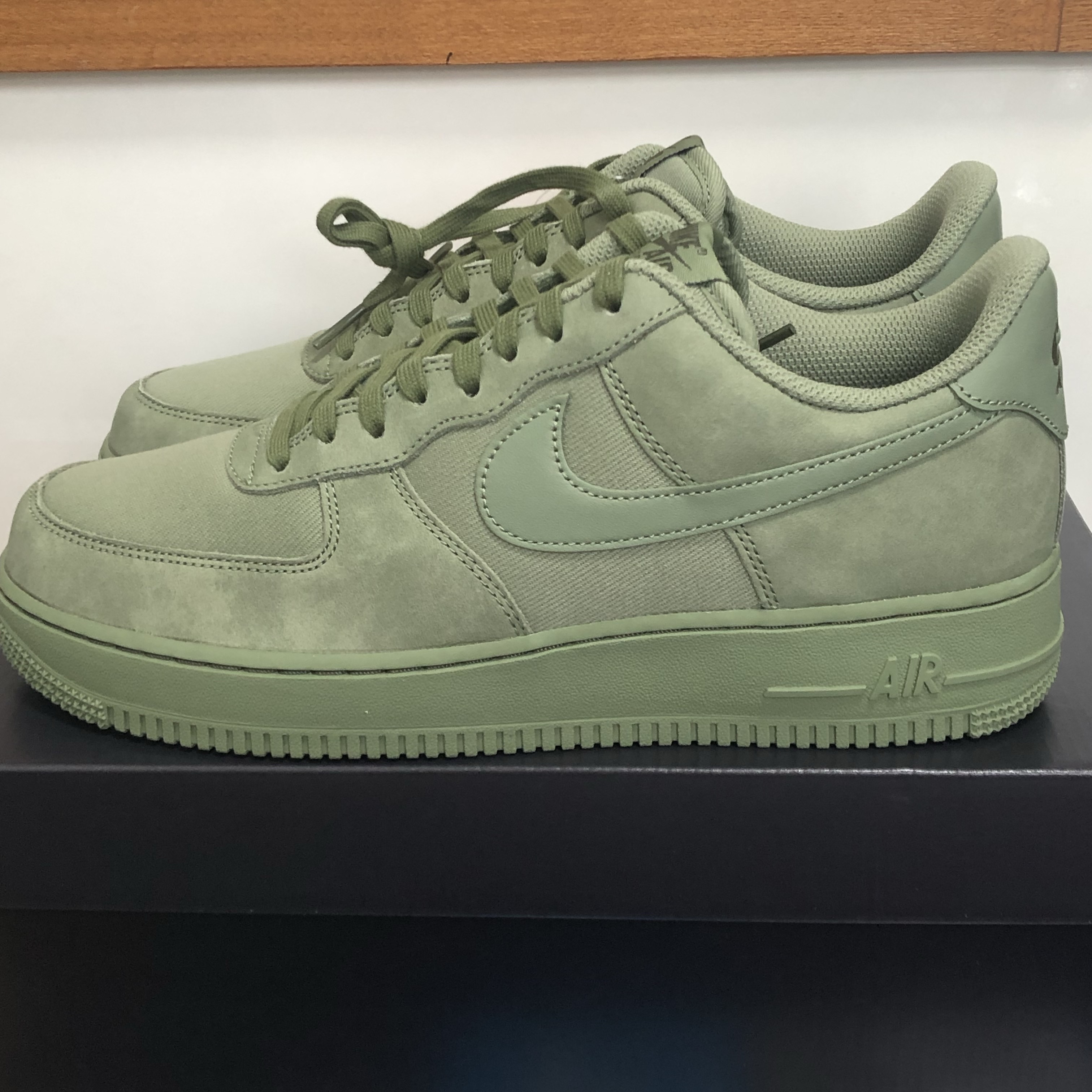 Nike Air Force 1 '07 LX Oil Green 착용 스타일