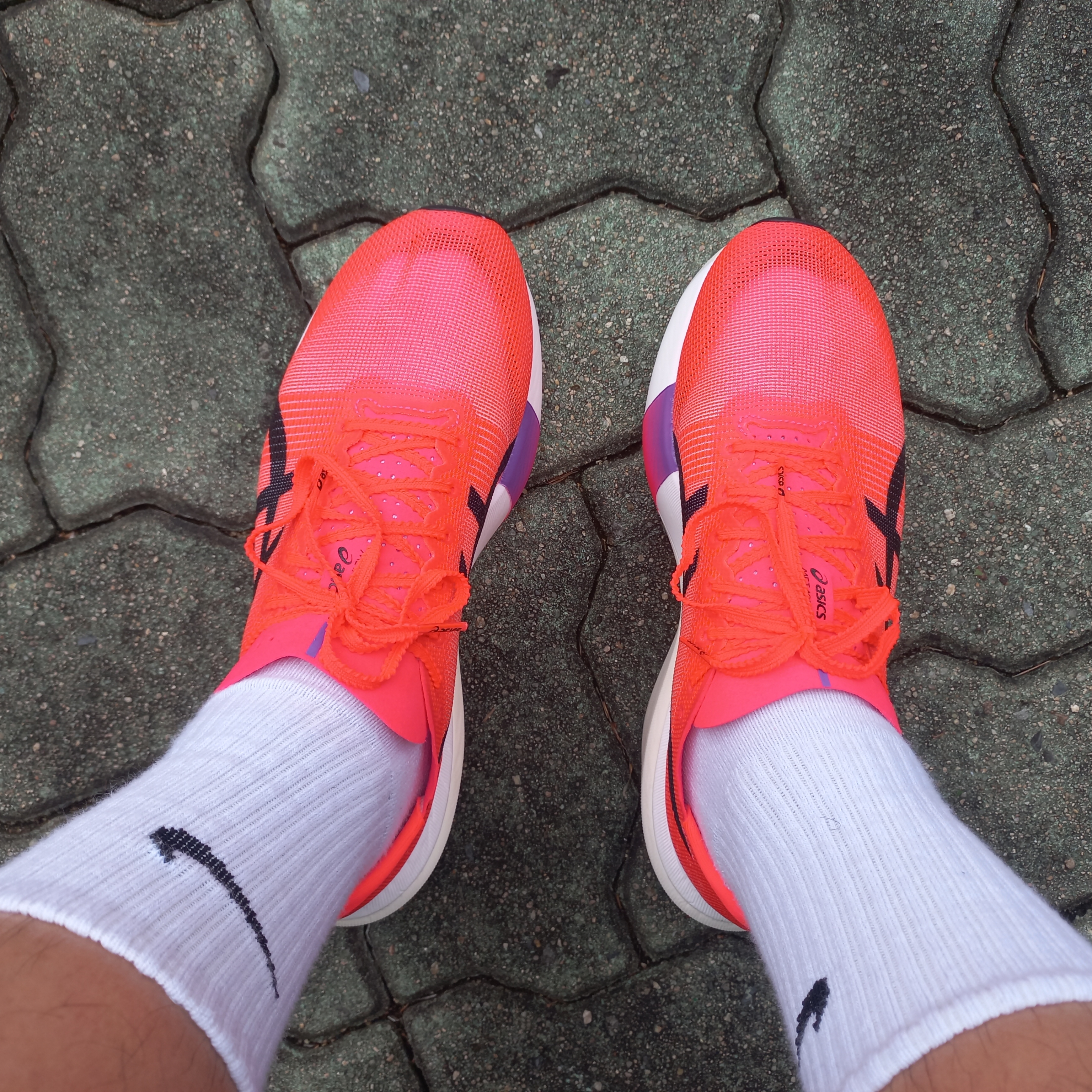 Asics Metaspeed Edge Tokyo Flash Red Black 착용 스타일 - 1