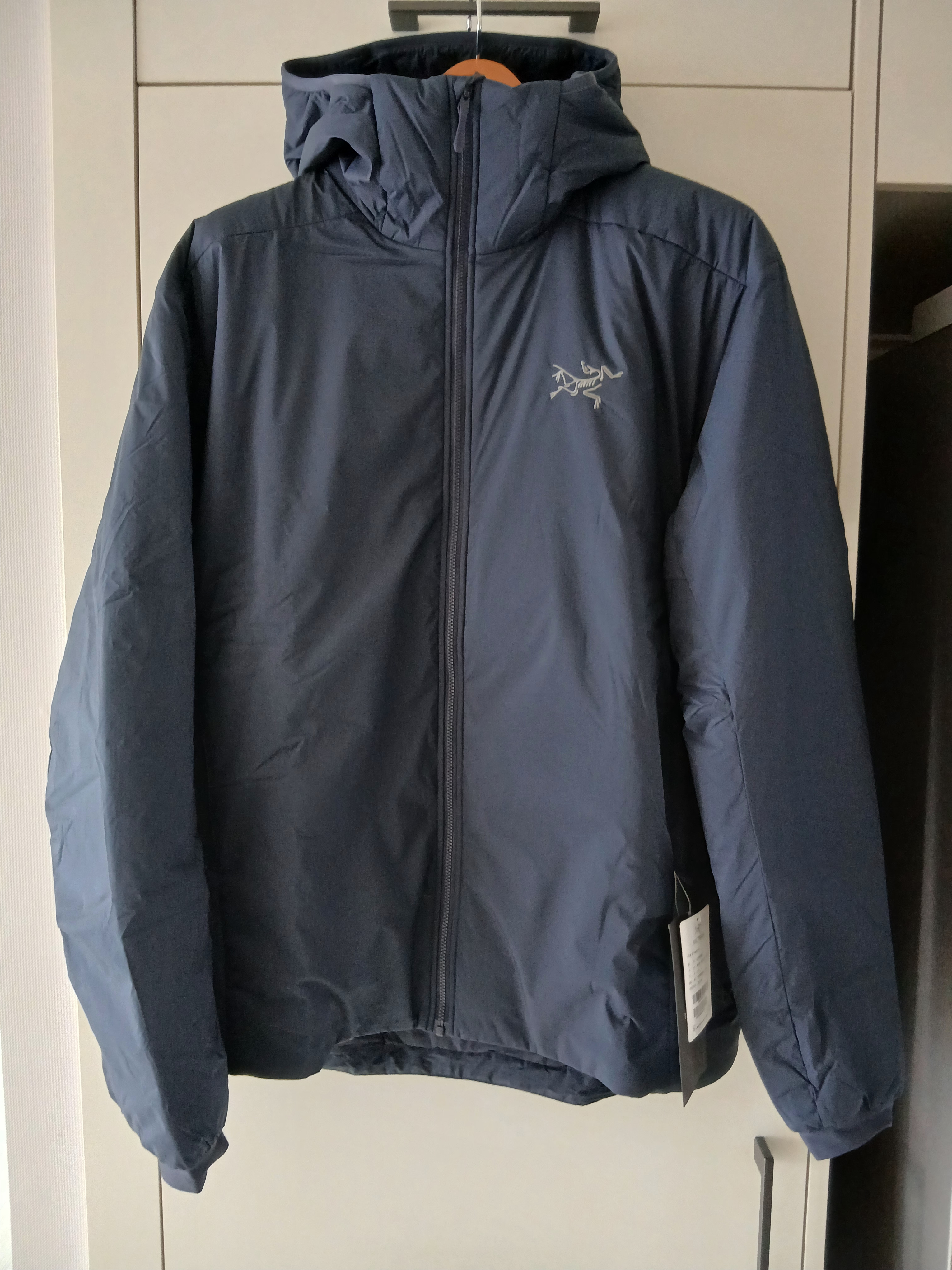 Arc'teryx Atom SV Hoody Black Sapphire 착용 스타일 - 1