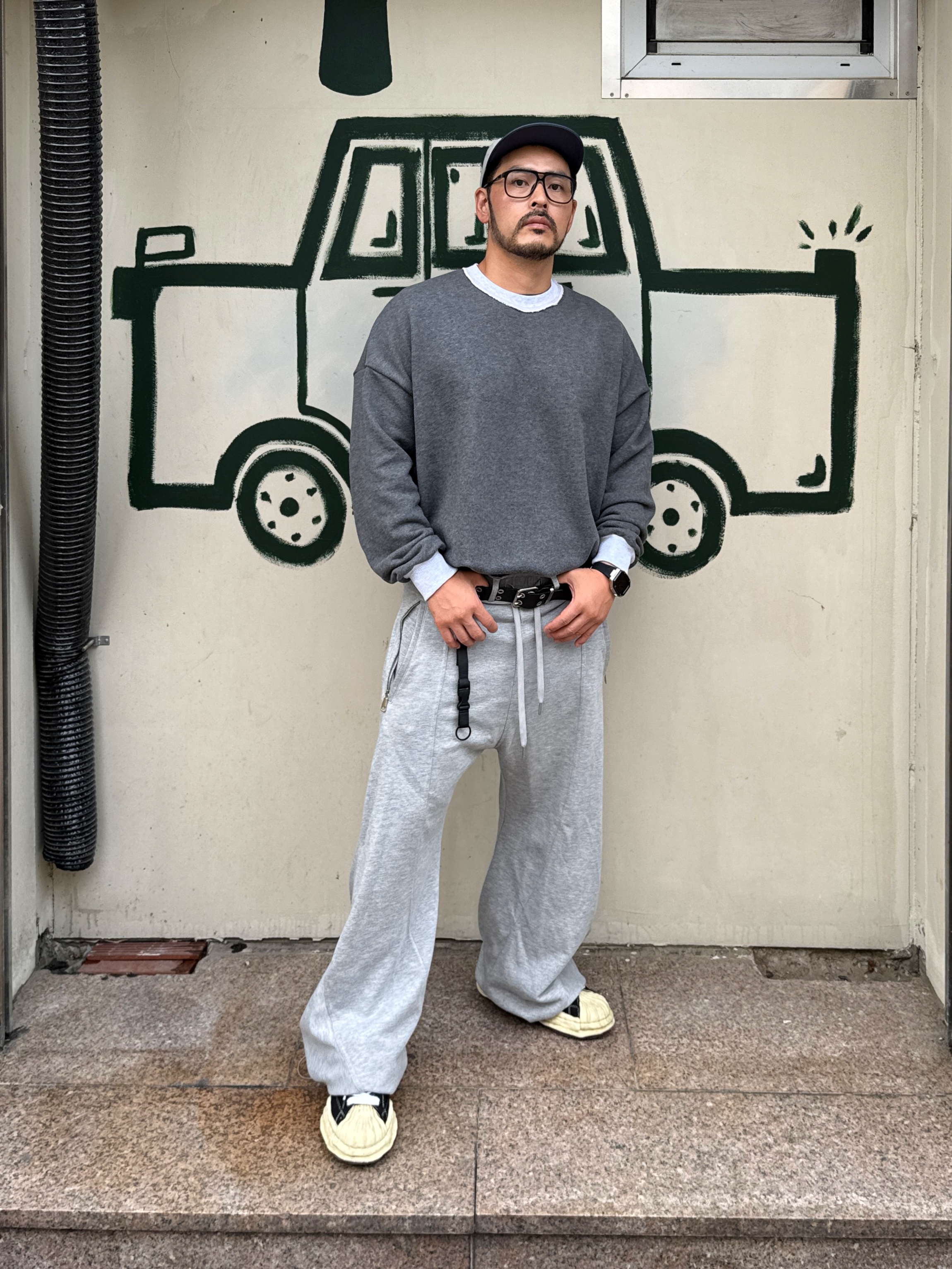 Maison Mihara Yasuhiro Blakey VL OG Sole Canvas Low-top Sneakers Black 착용 스타일 - 3