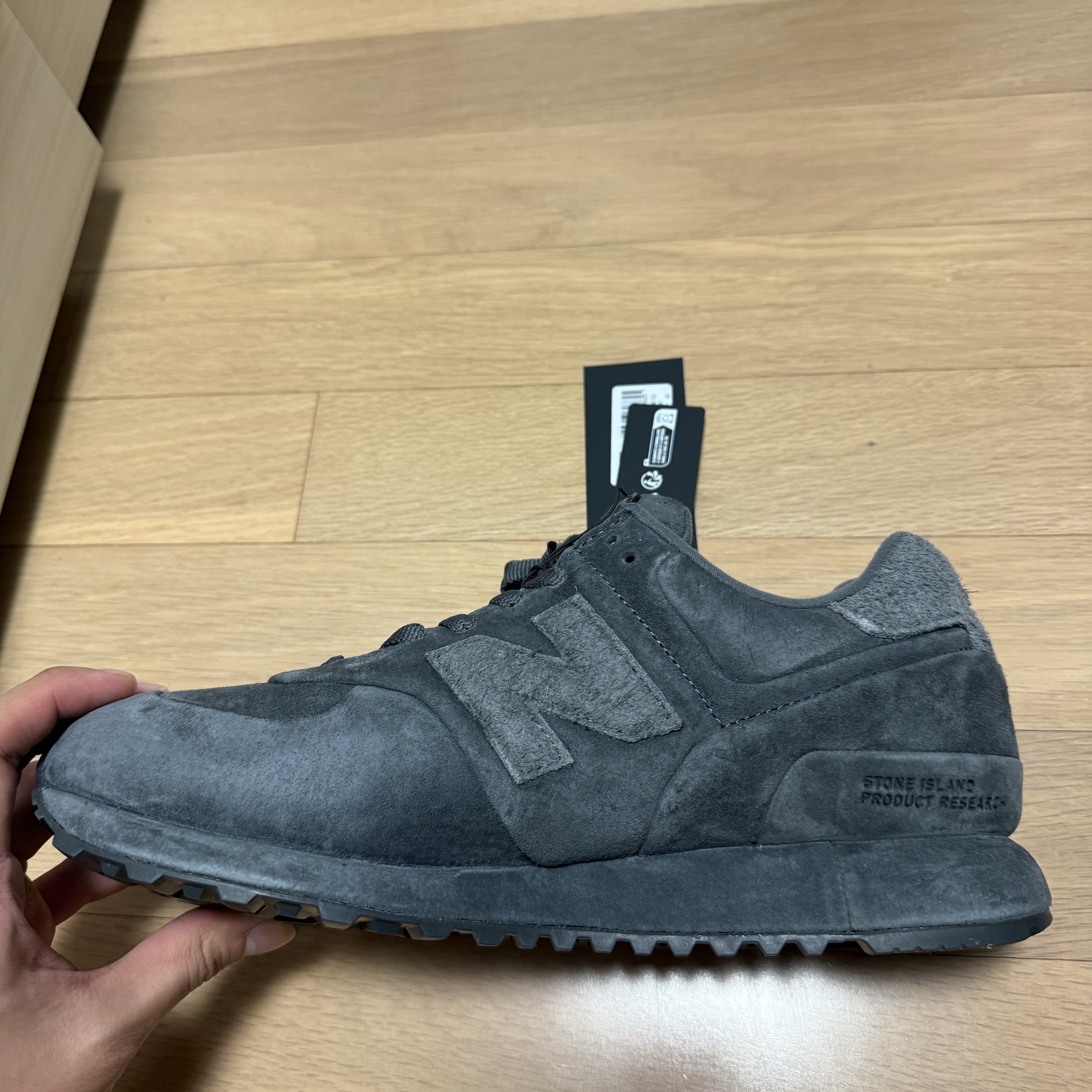 New Balance x Stone Island 574 Ghost Dark Grey 착용 스타일 - 3