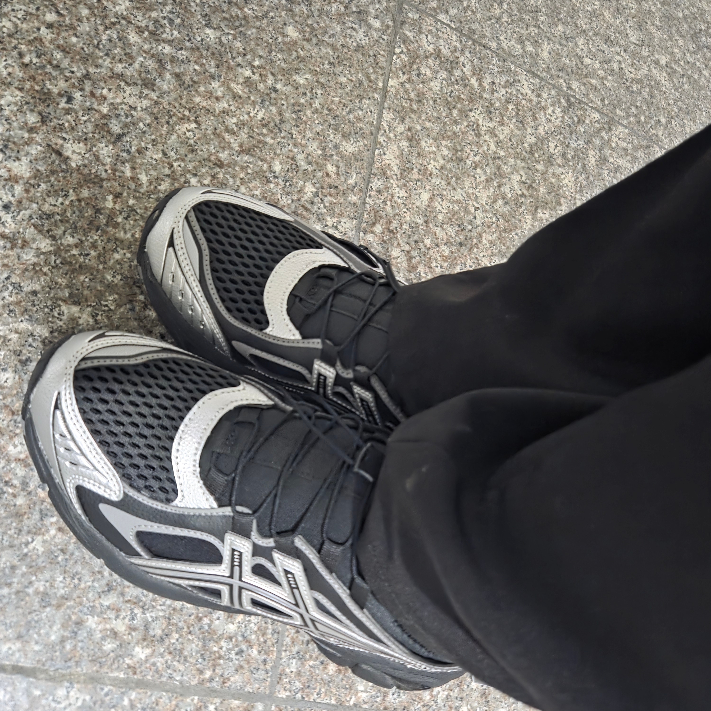 Asics GT-2160 Breeze Black Pure Silver 착용 스타일 - 3