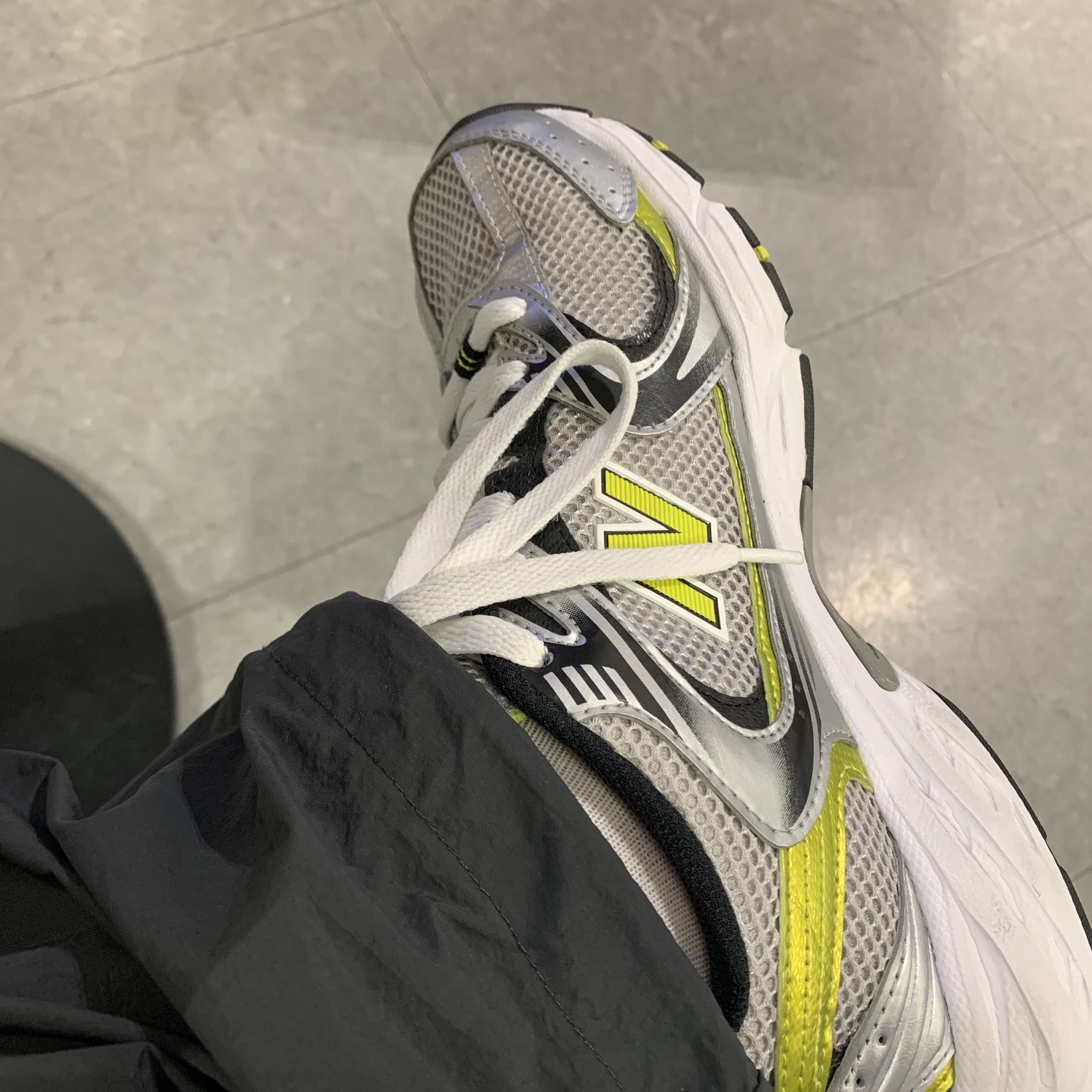 New Balance 530 Silver 착용 스타일