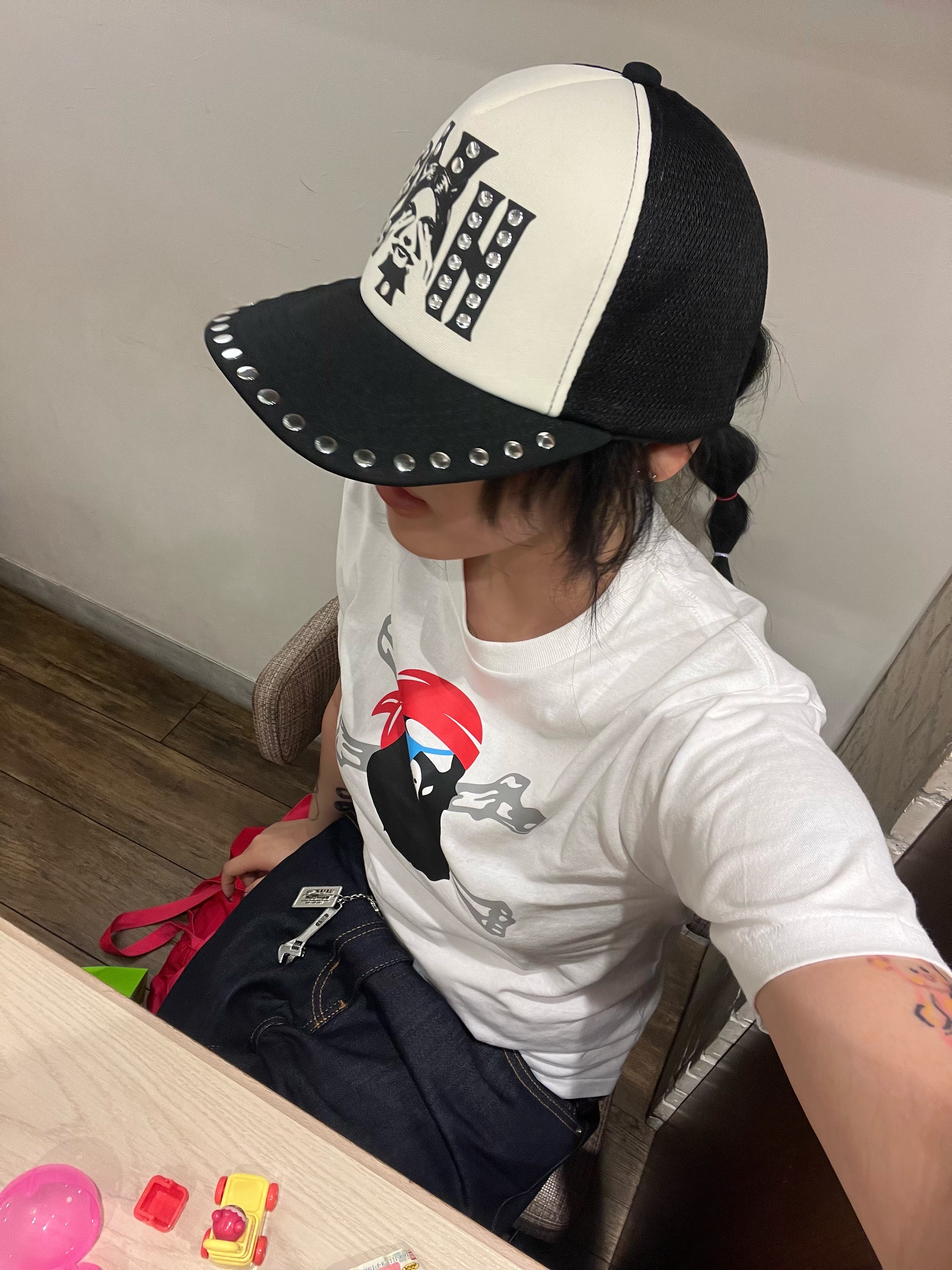 Hysteric Glamour See No Evil Studded Mesh Cap Black 착용 스타일 - 2