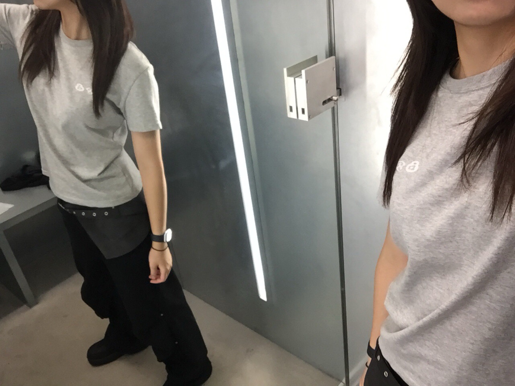 Sansan Gear X b.E Women Logo T-Shirts Melange Grey 착용 스타일 - 1