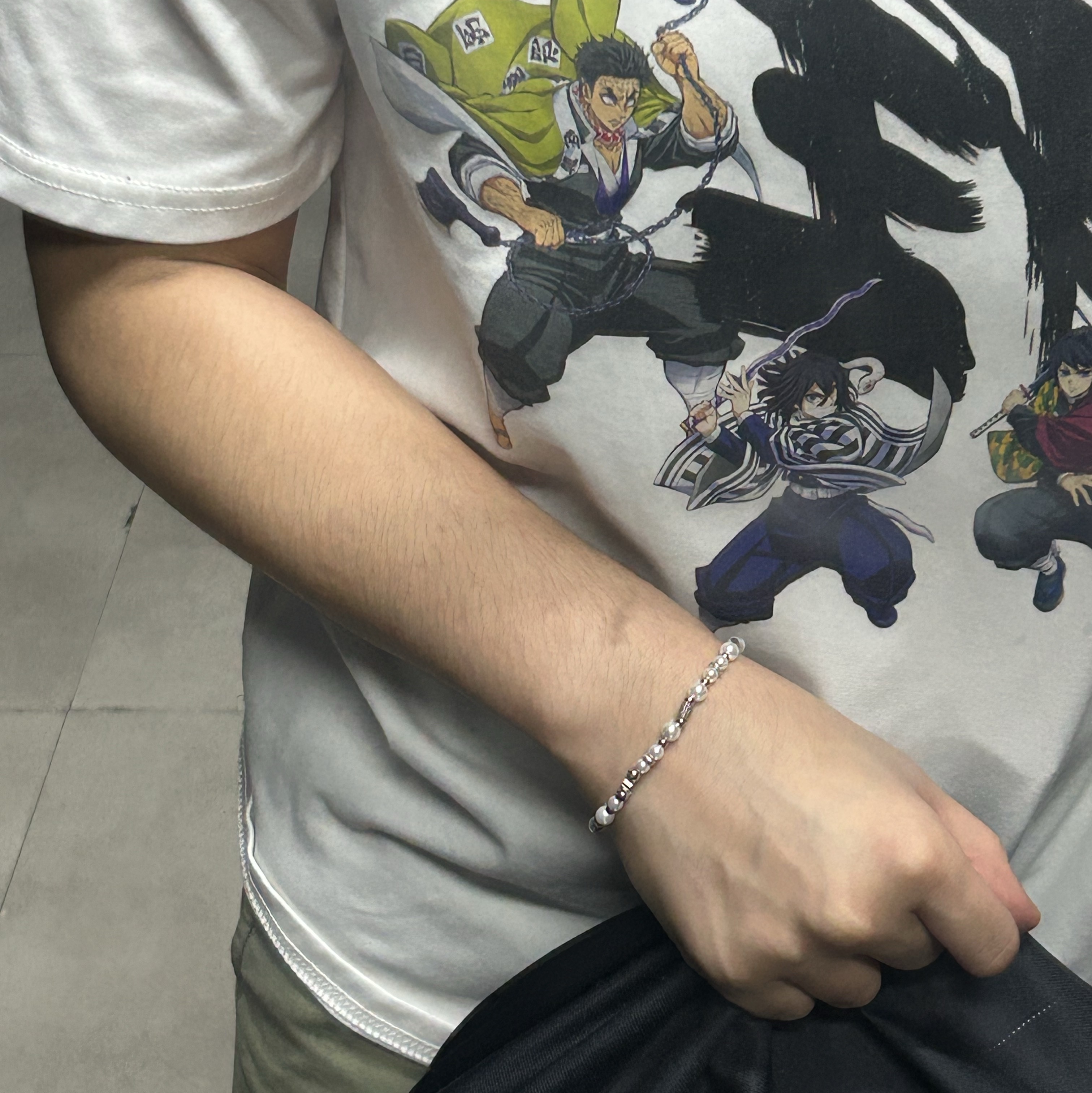 Scudo Snow White Ice Pearl Beads Bracelet 착용 스타일