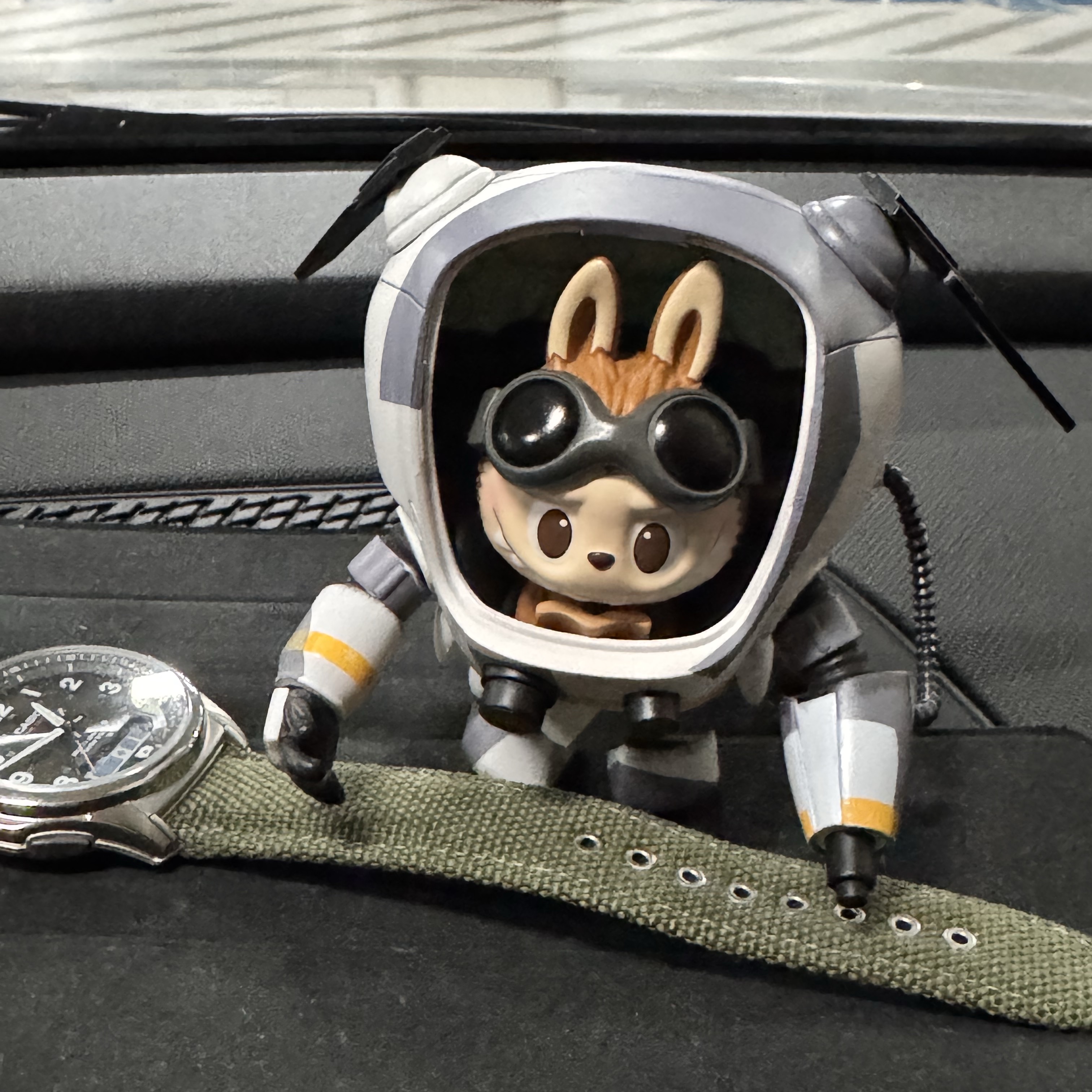 Pop Mart Labubu The Monsters x Kow Yokoyama Maschinen Krieger Series Storm (Opened Case) 착용 스타일 - 1
