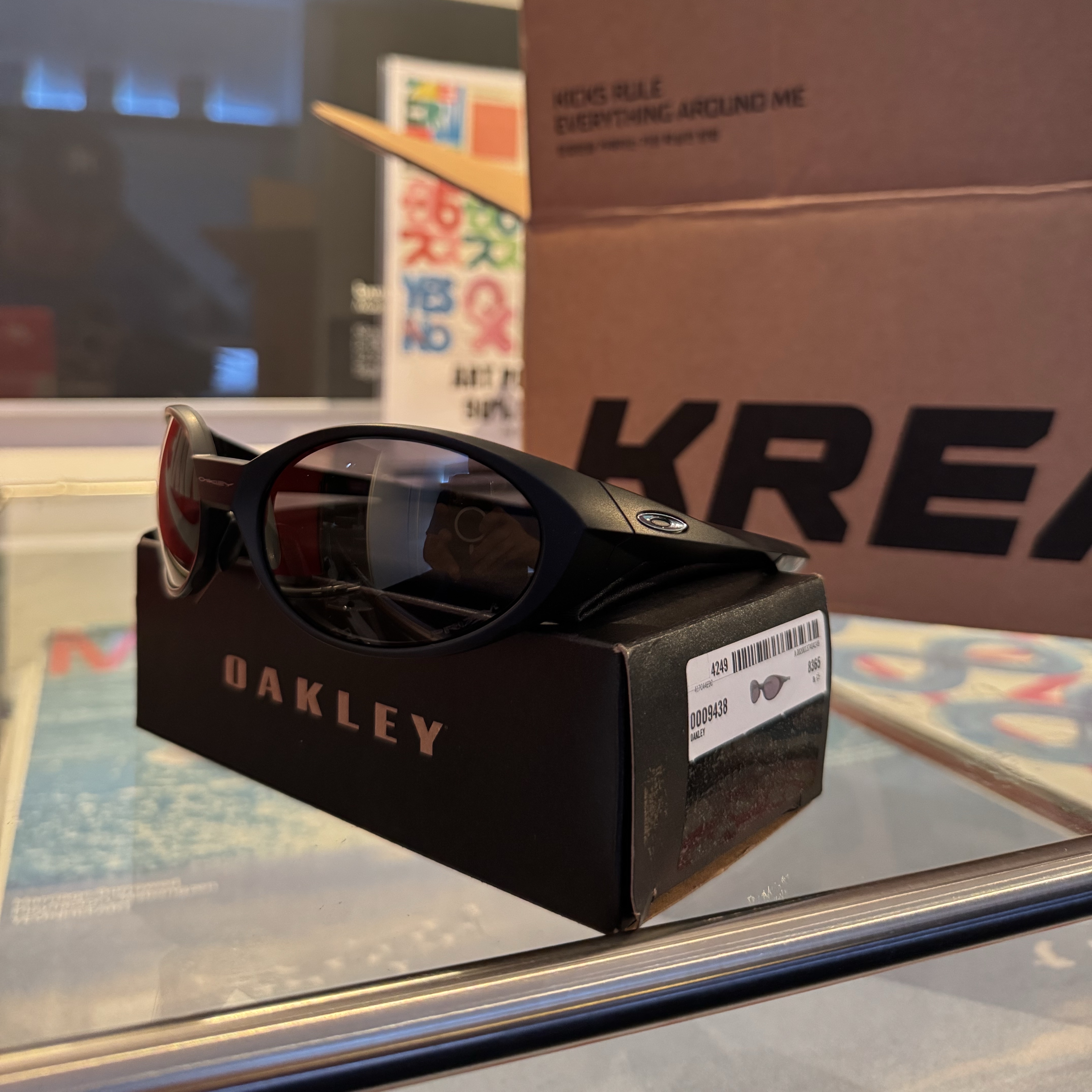 Oakley Eye Jacket Redux Matte Black Frame Prizm Grey Lenses High Bridge Fit 착용 스타일 - 3