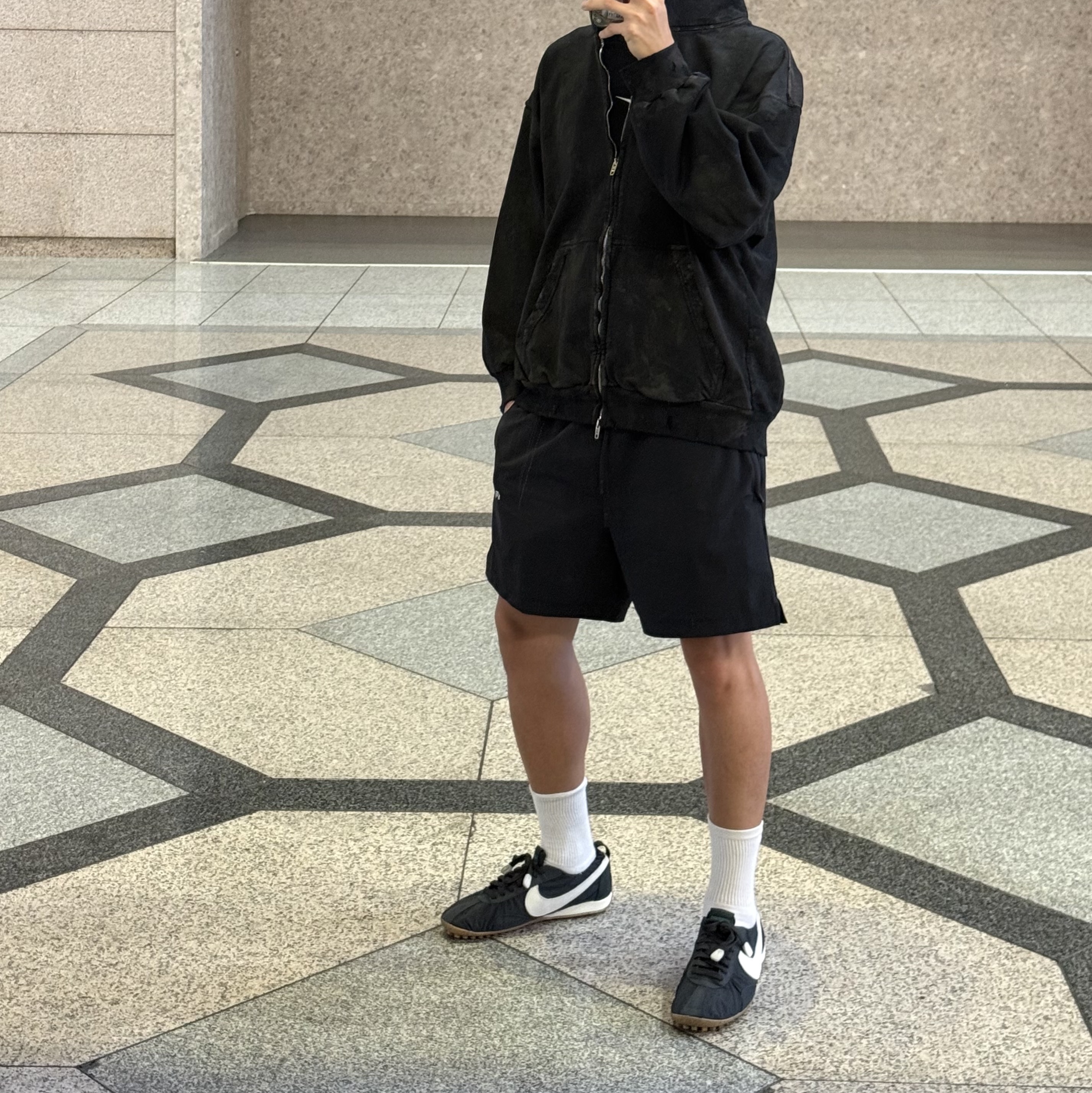 Nike x Jacquemus Moon Shoe SP Off Noir Cashmere 착용 스타일 - 1