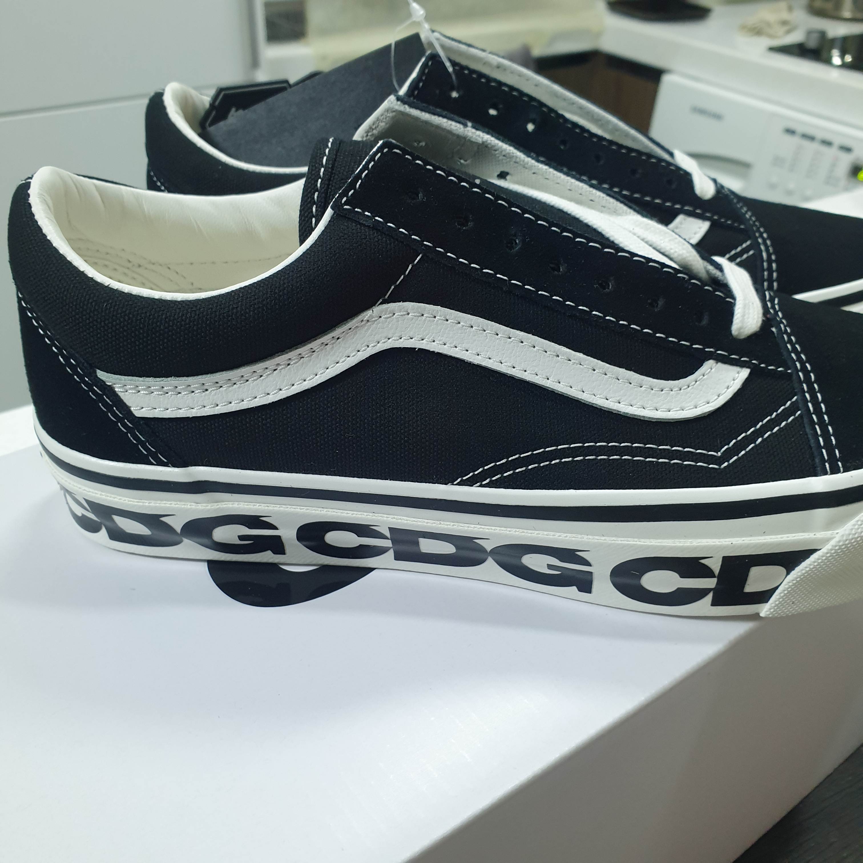 Vans x CDG OTW Old Skool Black 착용 스타일 - 3