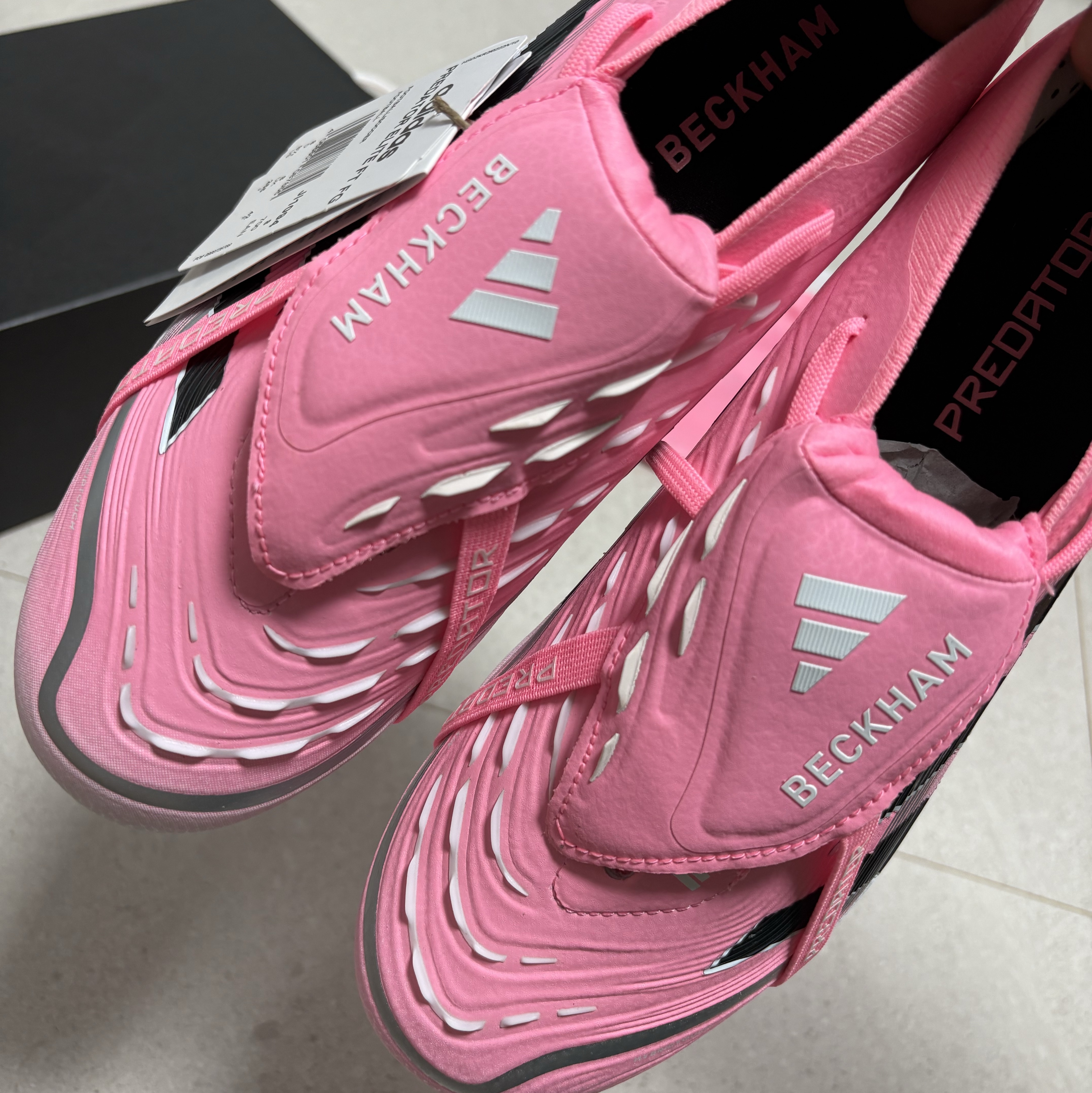 Adidas x David Beckham Predator Elite Fold-Over Tongue FG Beam Pink Core Black, Adidas Predator Elite Foldover Tongue AG Cloud White Core Black 착용 스타일 - 1