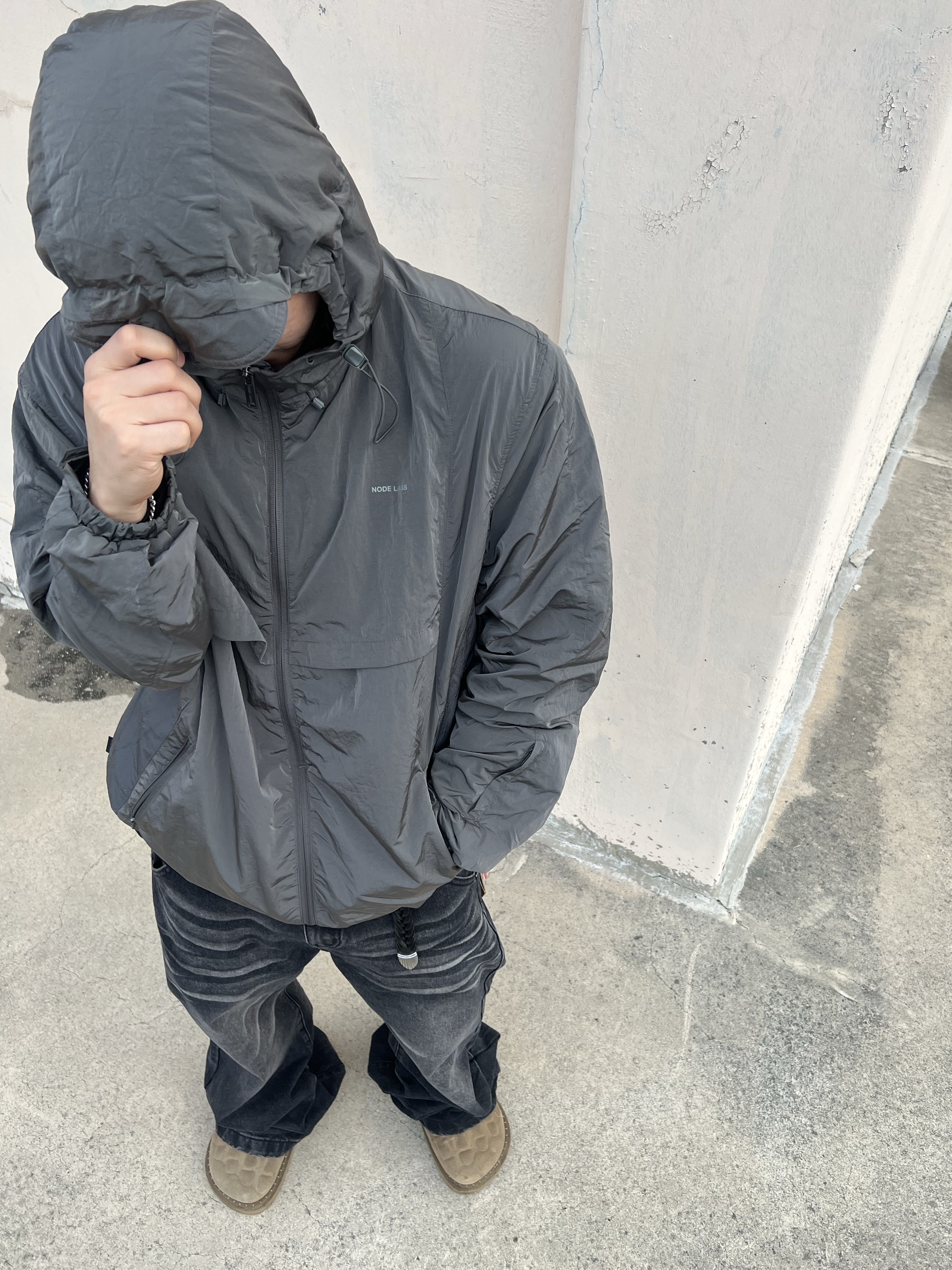 Kinchi x Yiyae Bone Mule Camel 착용 스타일 - 1
