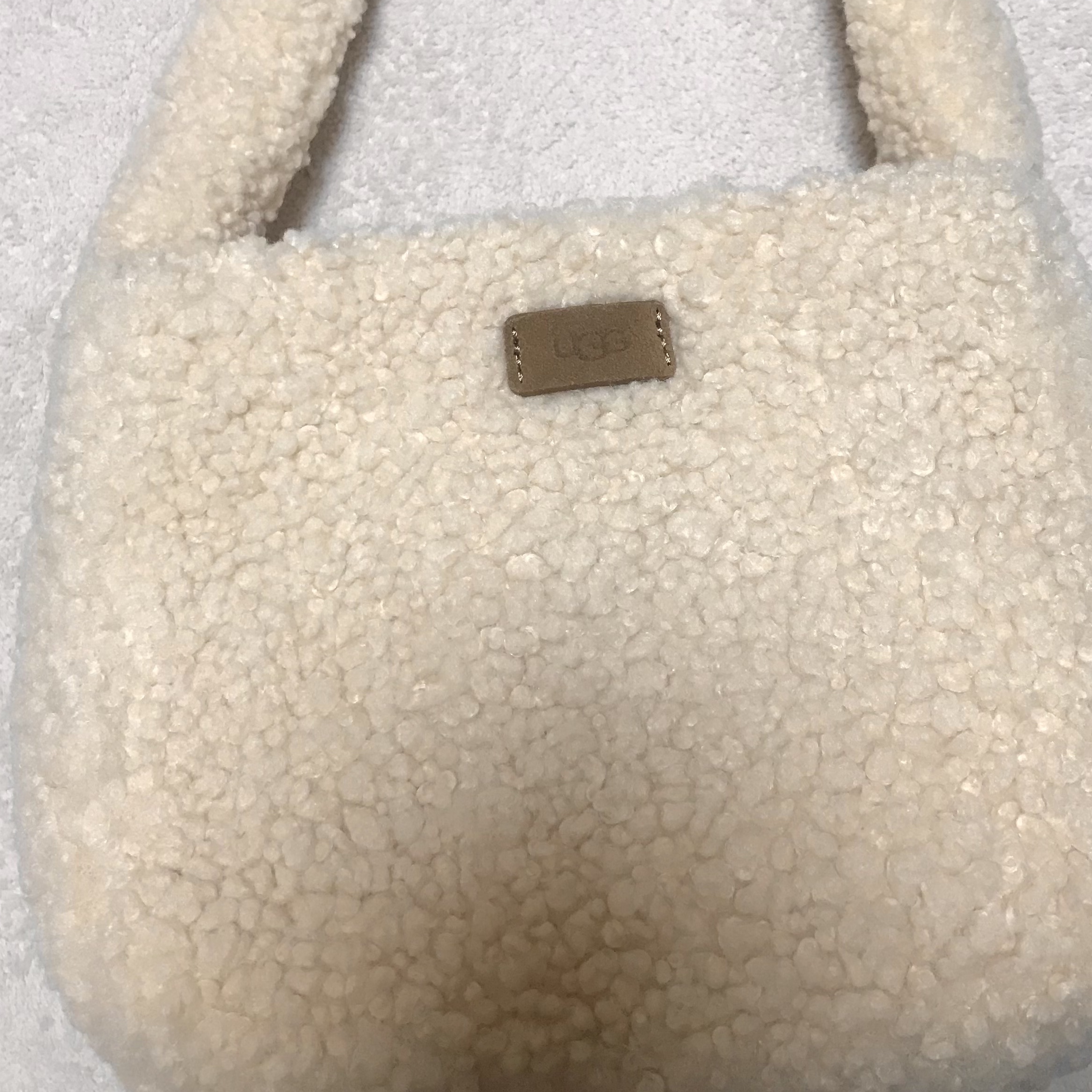 (W) UGG Edalene Hobo Sherpa Bag Natural 착용 스타일