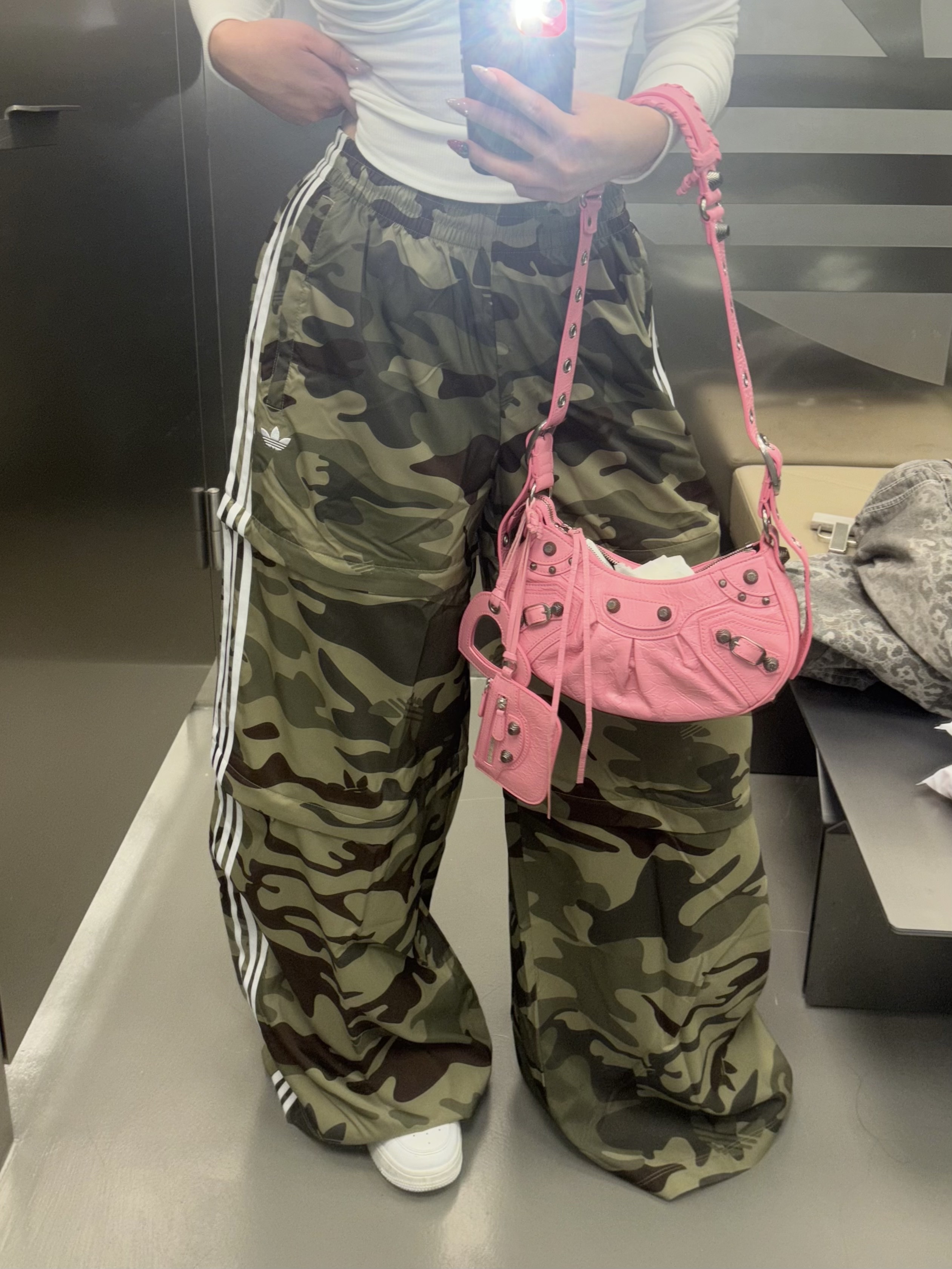 Balenciaga Arena Lambskin Le Cagole XS Shoulder Bag Pink, (W) Adidas Cargo Multicolor Orbit Green - KR Sizing 착용 스타일 - 1