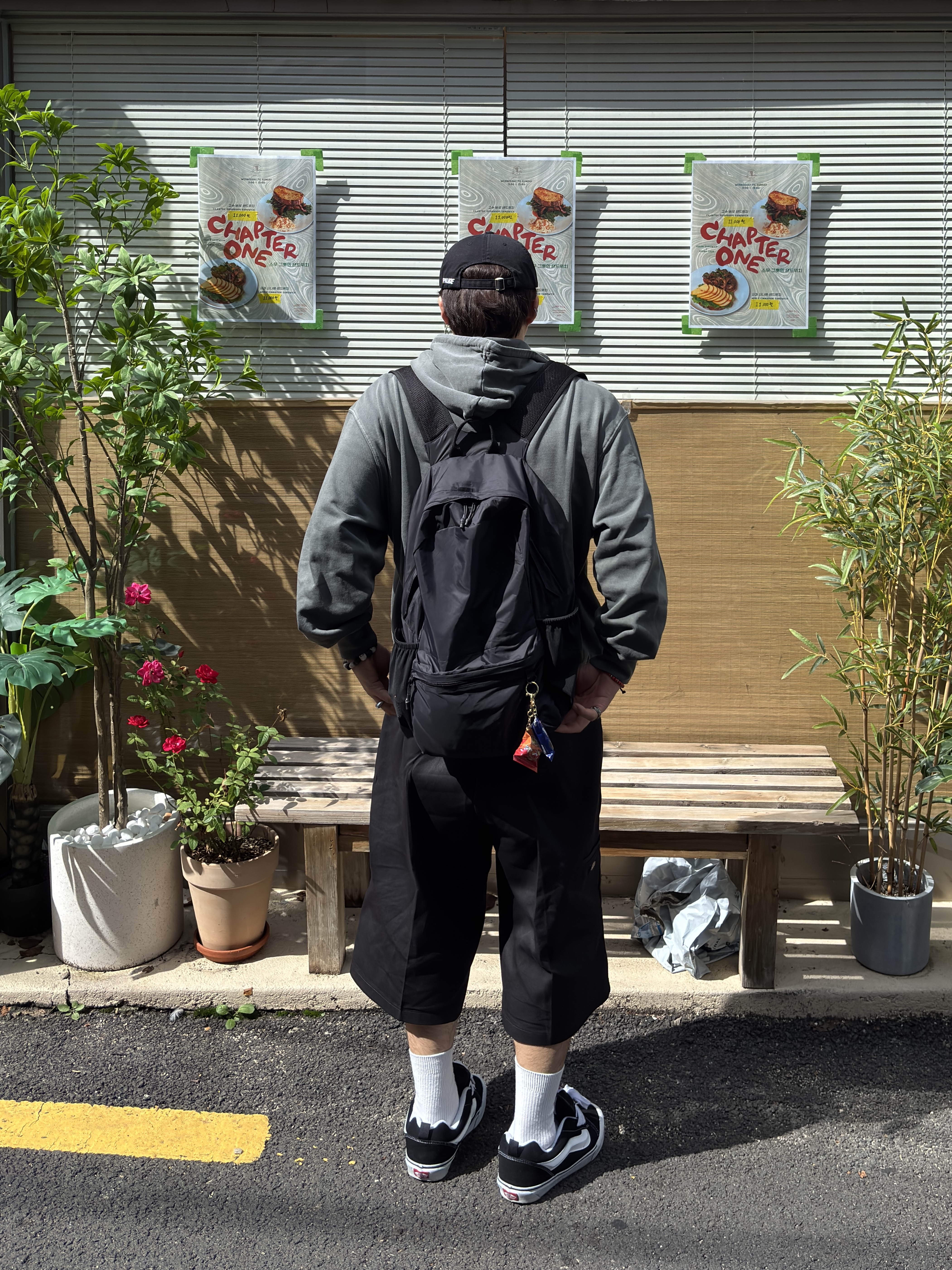 Vans Knu-Skool Black True White, Palace P 6-Panel Black 착용 스타일 - 4