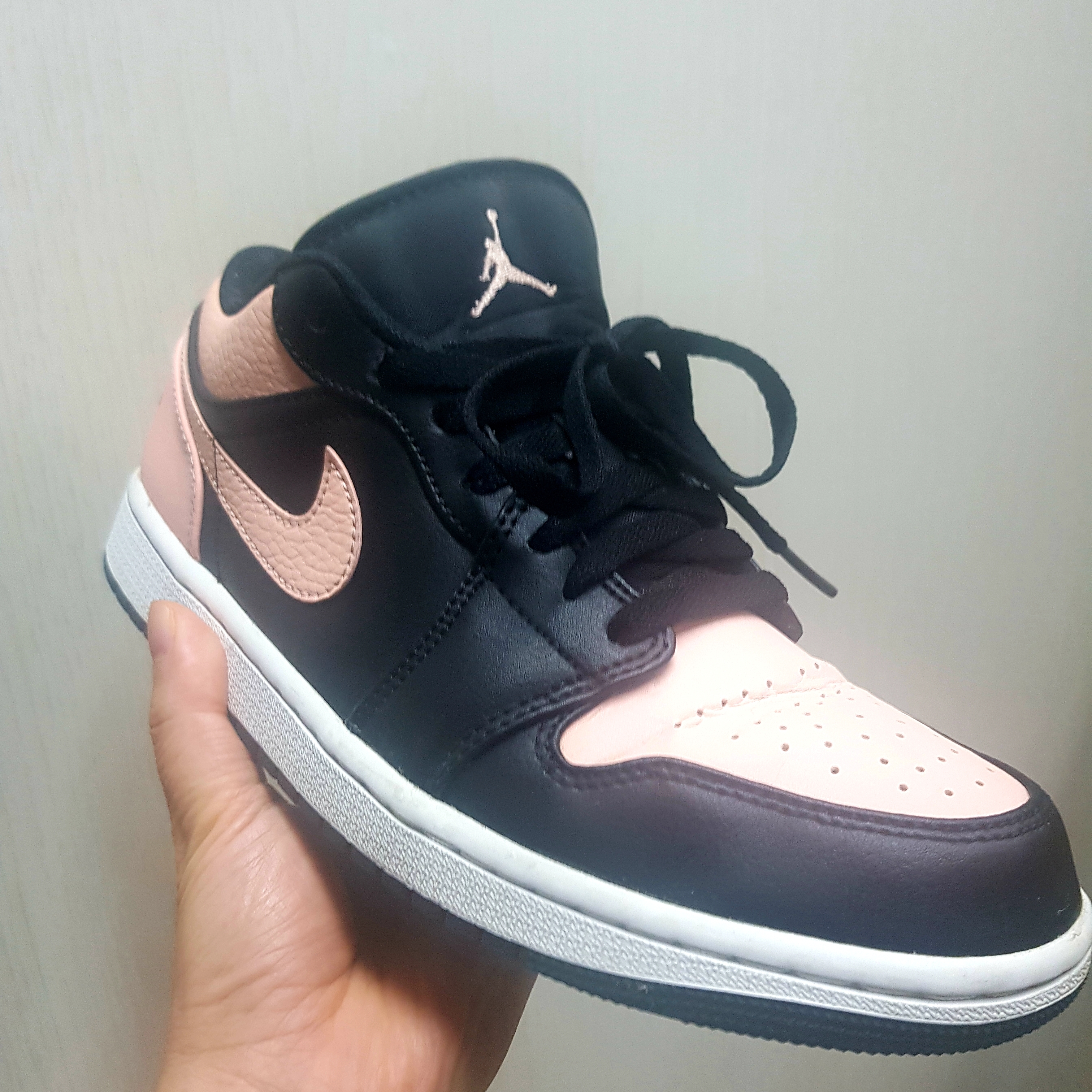 Jordan 1 Low Crimson Tint 착용 스타일