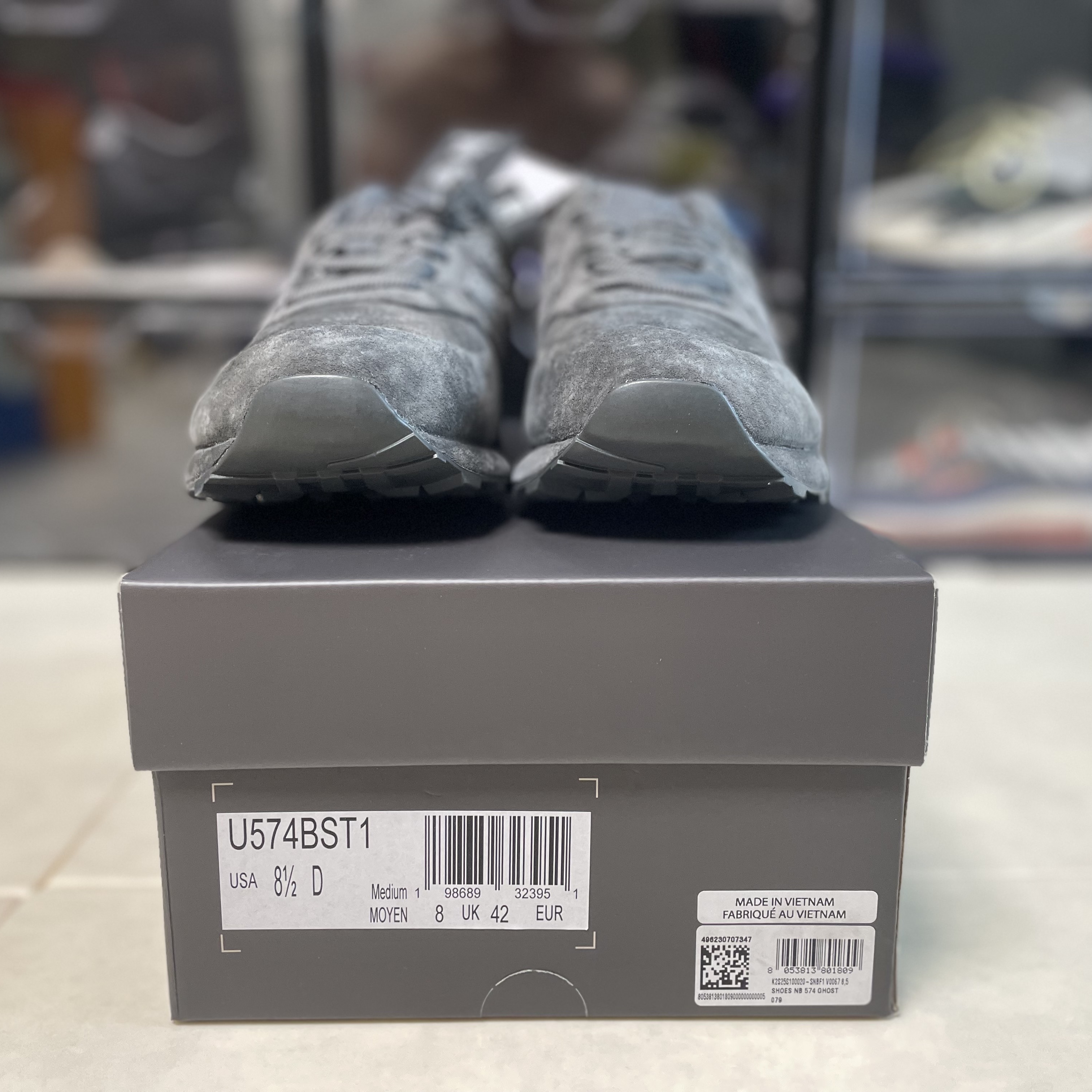 New Balance x Stone Island 574 Ghost Dark Grey 착용 스타일 - 2